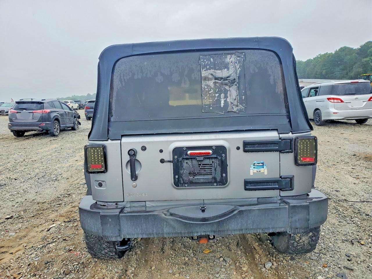 2017 Jeep Wrangler Unlimited Sport Silver vin: 1C4BJWDG5HL739018