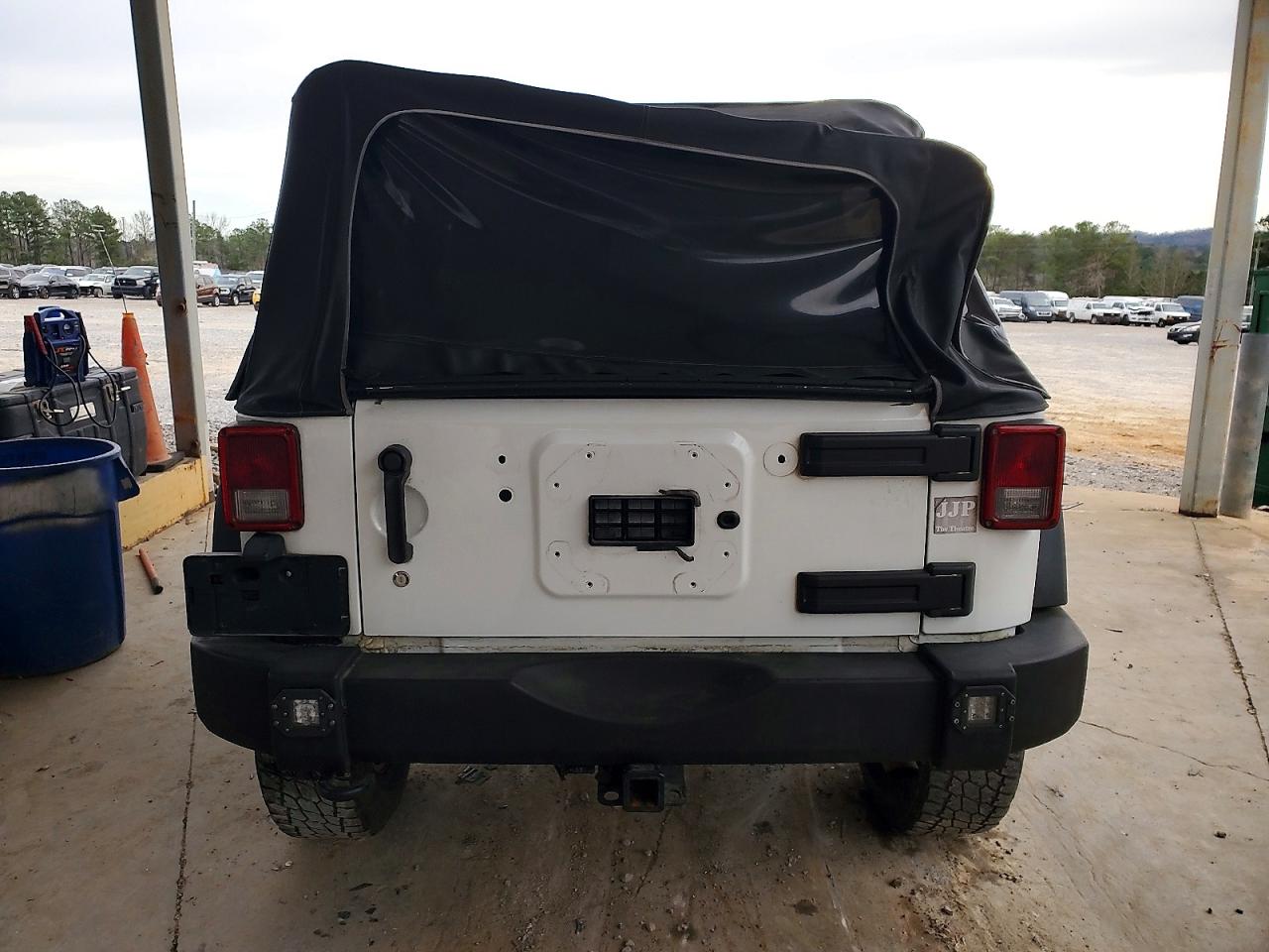 2012 Jeep Wrangler Unlimited Sport White vin: 1C4BJWDG6CL142081