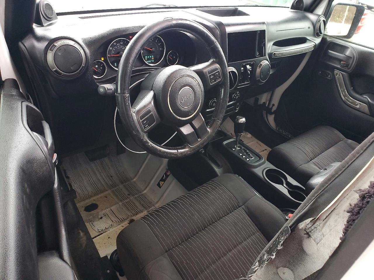2012 Jeep Wrangler Unlimited Sport White vin: 1C4BJWDG6CL142081