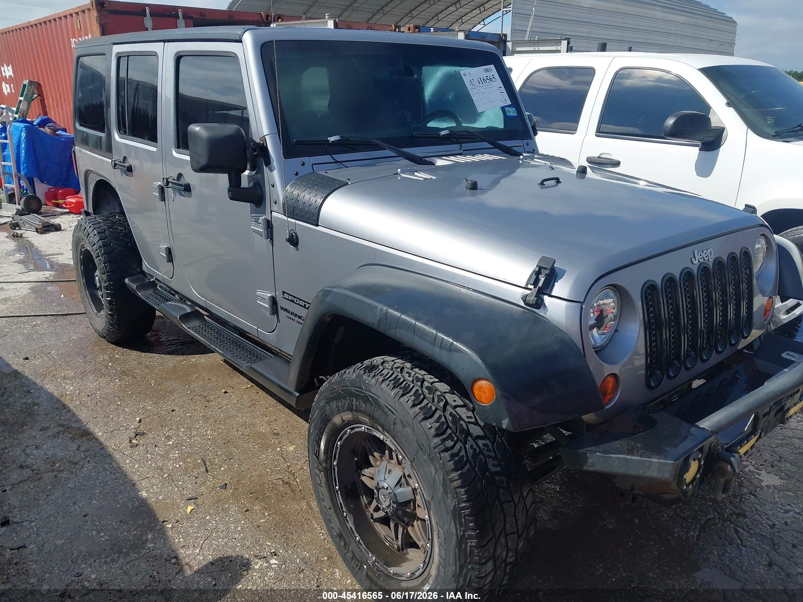 2013 Jeep Wrangler Unlimited Sport Gray vin: 1C4BJWDG6DL626110