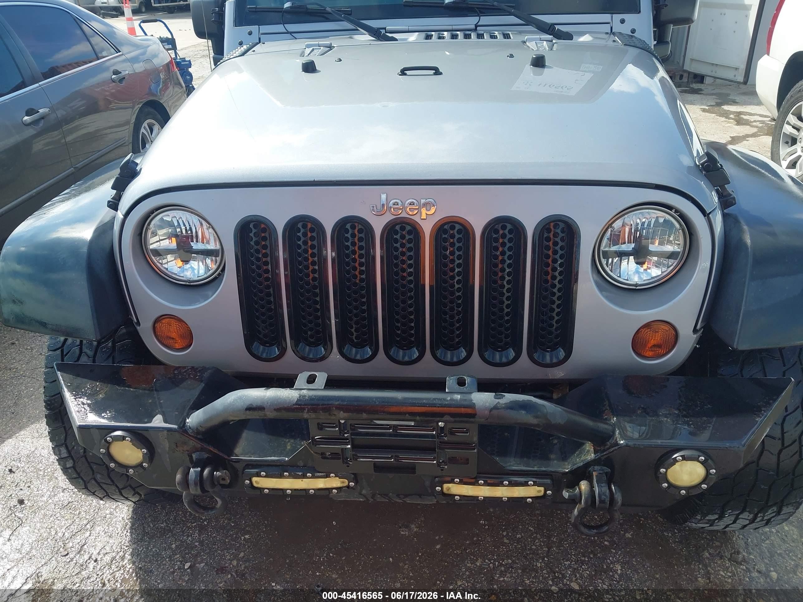 2013 Jeep Wrangler Unlimited Sport Gray vin: 1C4BJWDG6DL626110