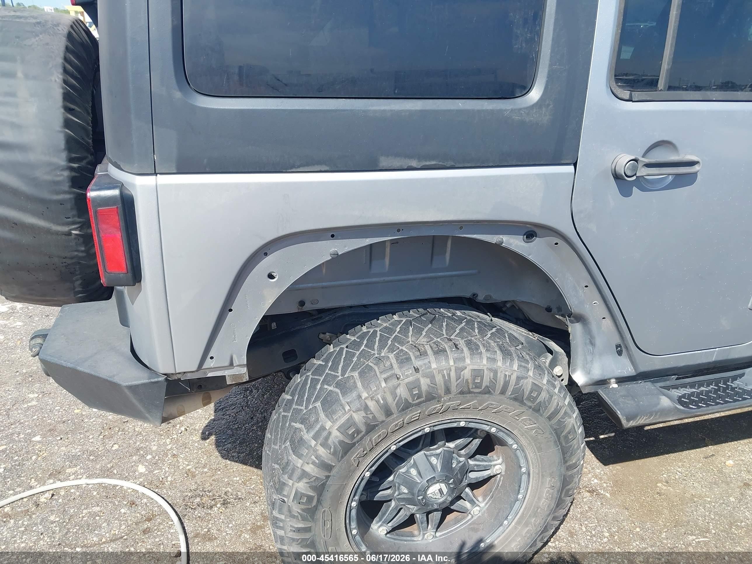 2013 Jeep Wrangler Unlimited Sport Gray vin: 1C4BJWDG6DL626110