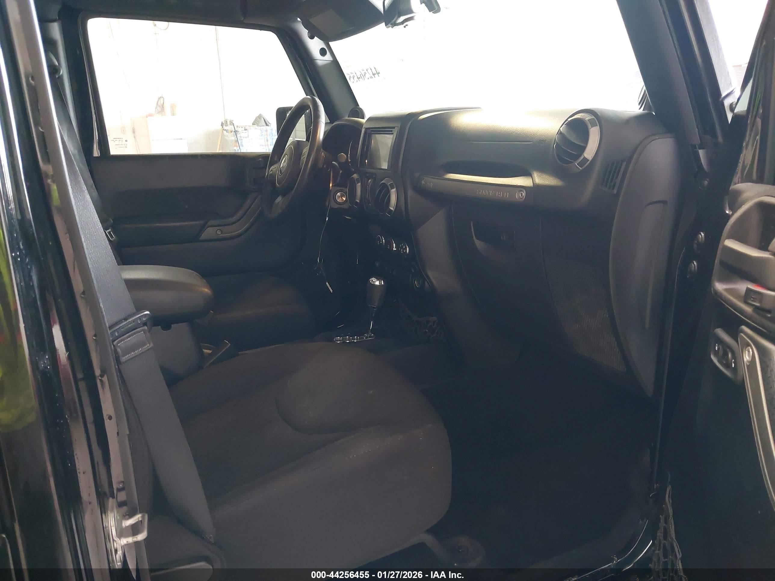 2014 Jeep Wrangler Unlimited Sport Черный vin: 1C4BJWDG6EL116230