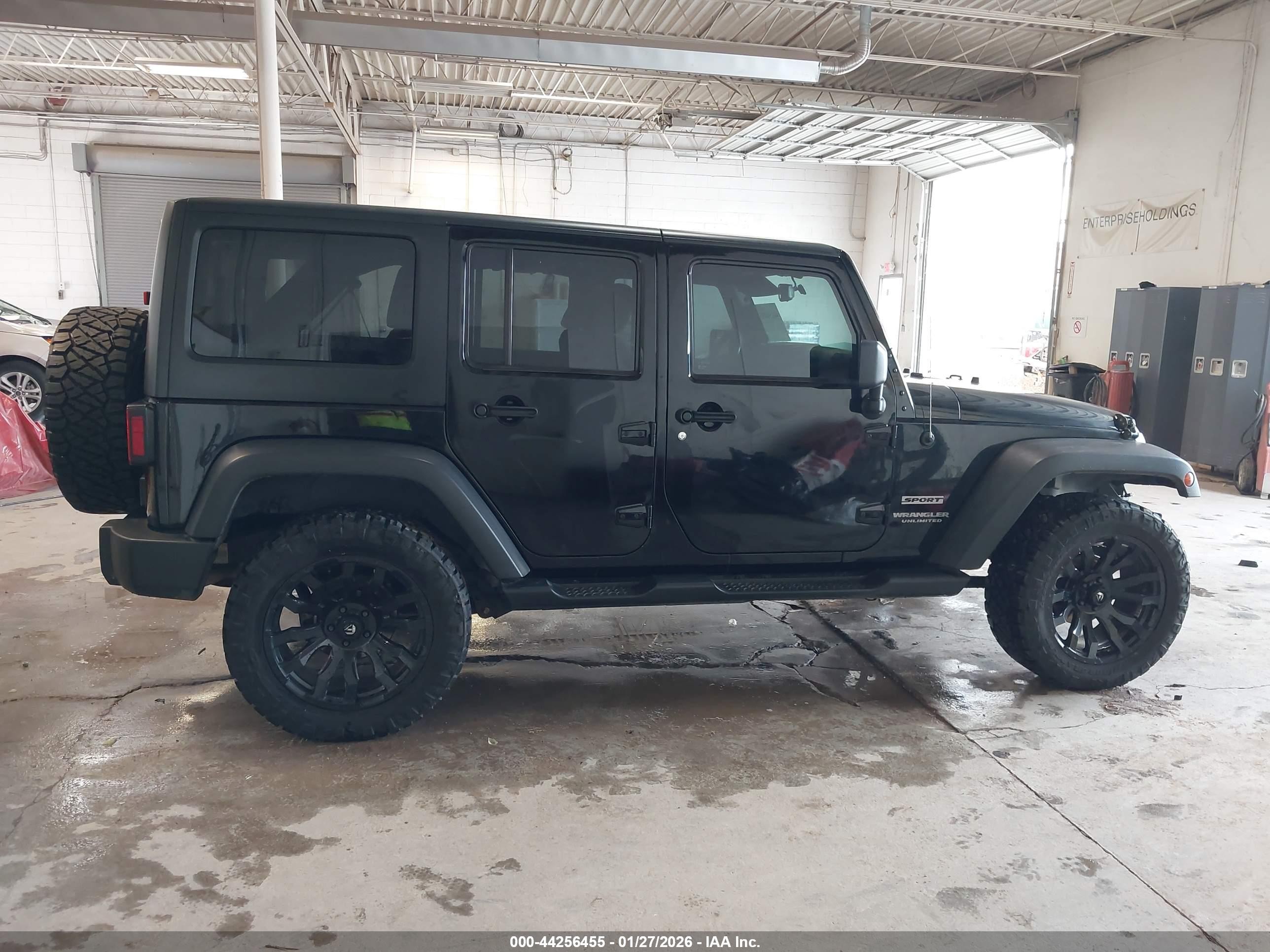 2014 Jeep Wrangler Unlimited Sport Черный vin: 1C4BJWDG6EL116230