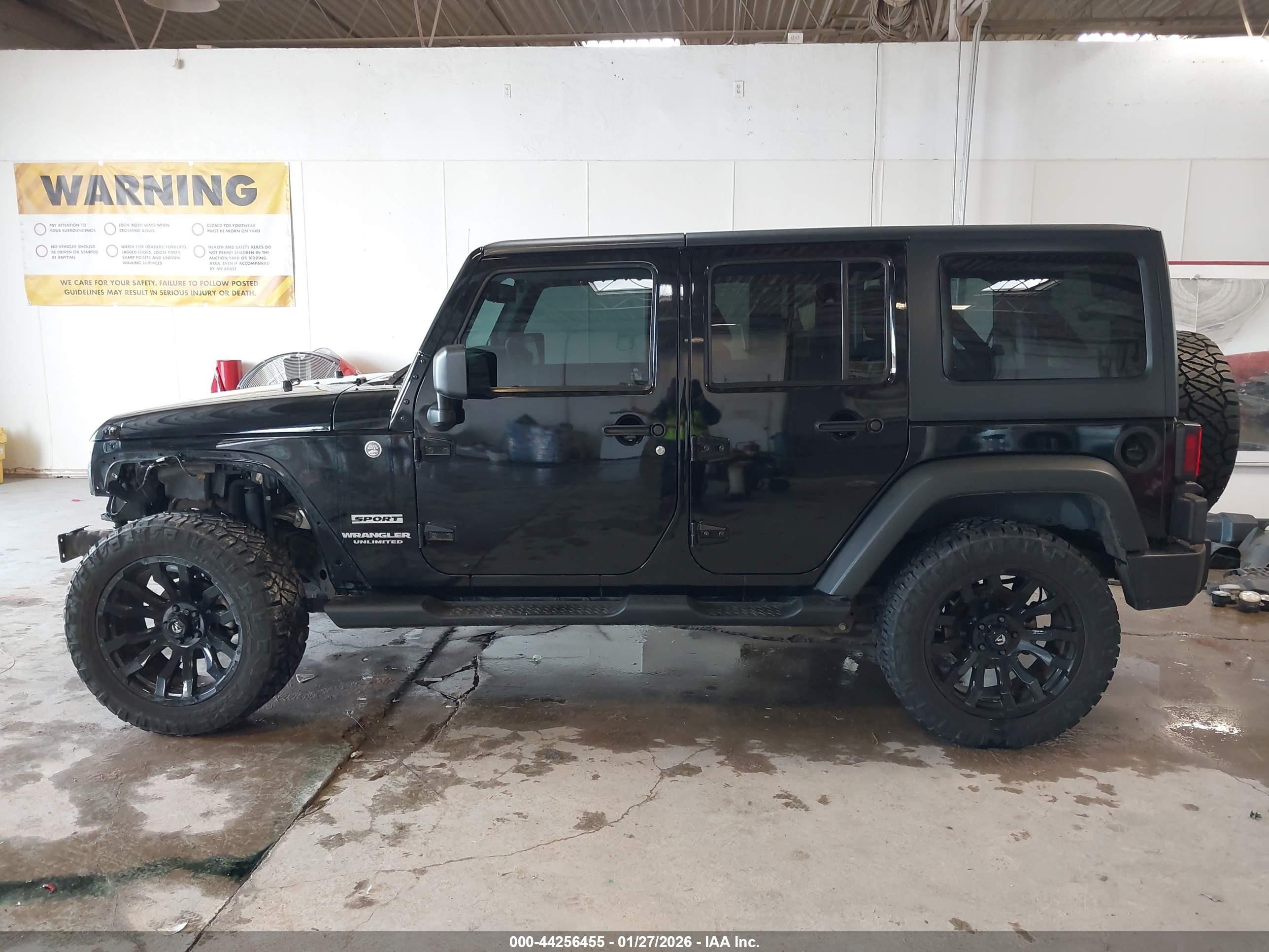 2014 Jeep Wrangler Unlimited Sport Черный vin: 1C4BJWDG6EL116230