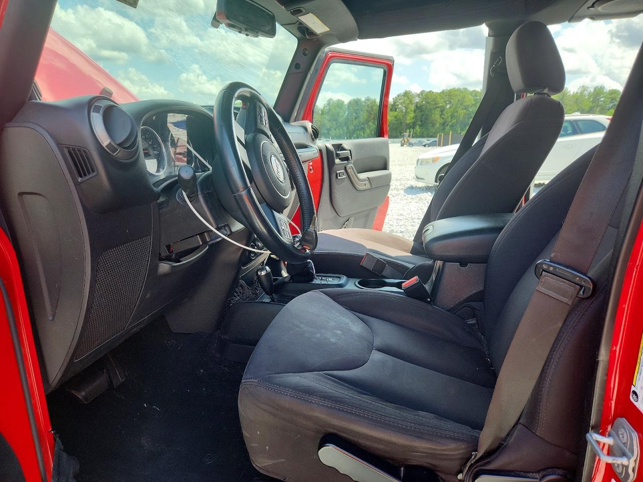 2014 Jeep Wrangler Unlimited Sport Red vin: 1C4BJWDG6EL155349