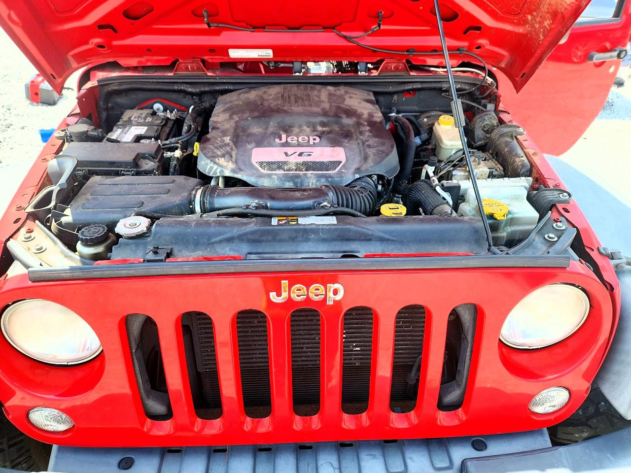 2014 Jeep Wrangler Unlimited Sport Red vin: 1C4BJWDG6EL155349