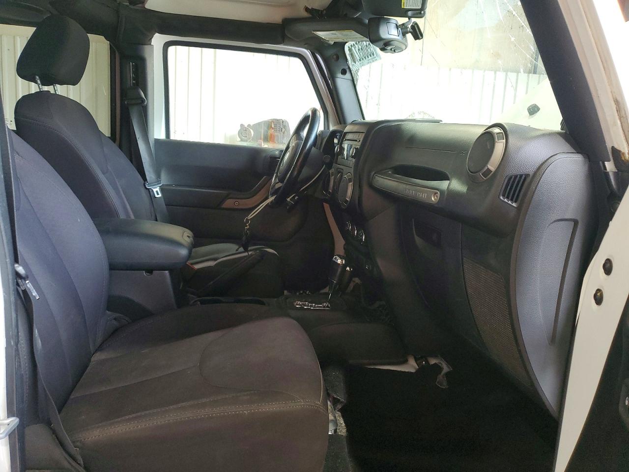 2014 Jeep Wrangler Unlimited Sport Белый vin: 1C4BJWDG6EL177089