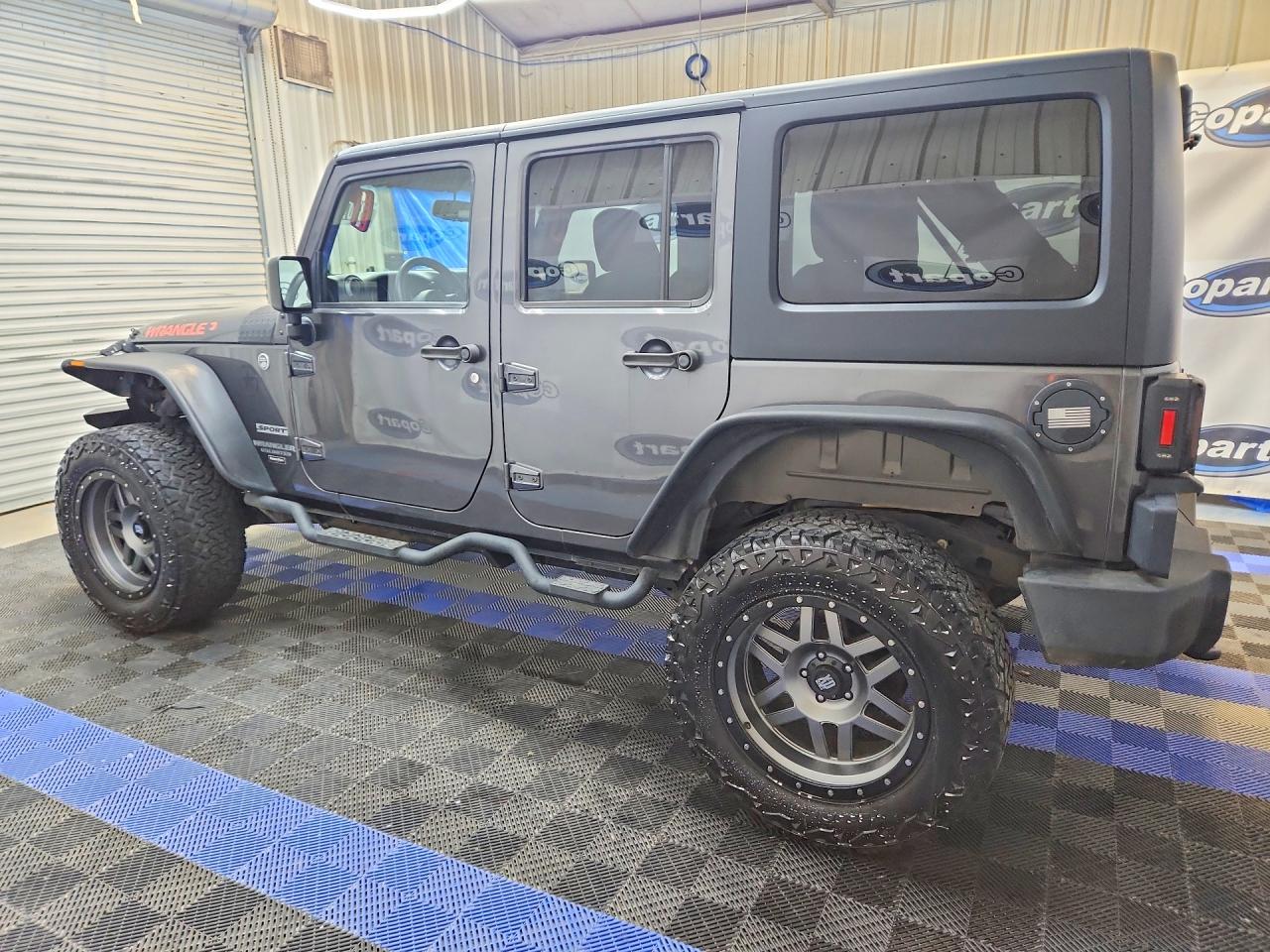 2014 Jeep Wrangler Unlimited Sport Gray vin: 1C4BJWDG6EL270288