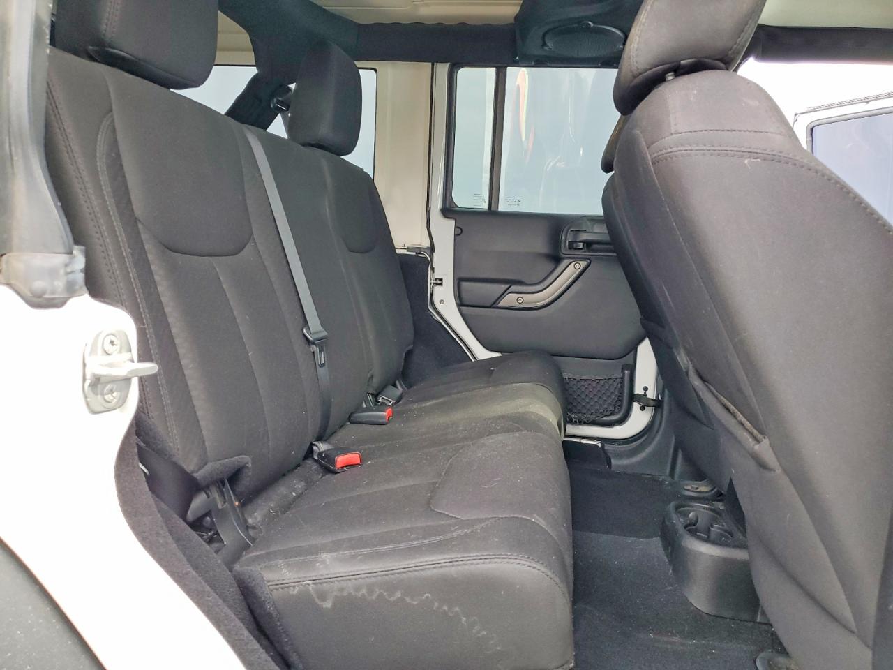 2014 Jeep Wrangler Unlimited Sport White vin: 1C4BJWDG6EL295207