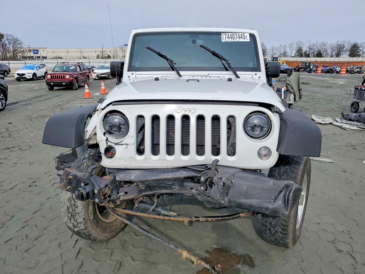 2014 Jeep Wrangler Unlimited Sport White vin: 1C4BJWDG6EL295207