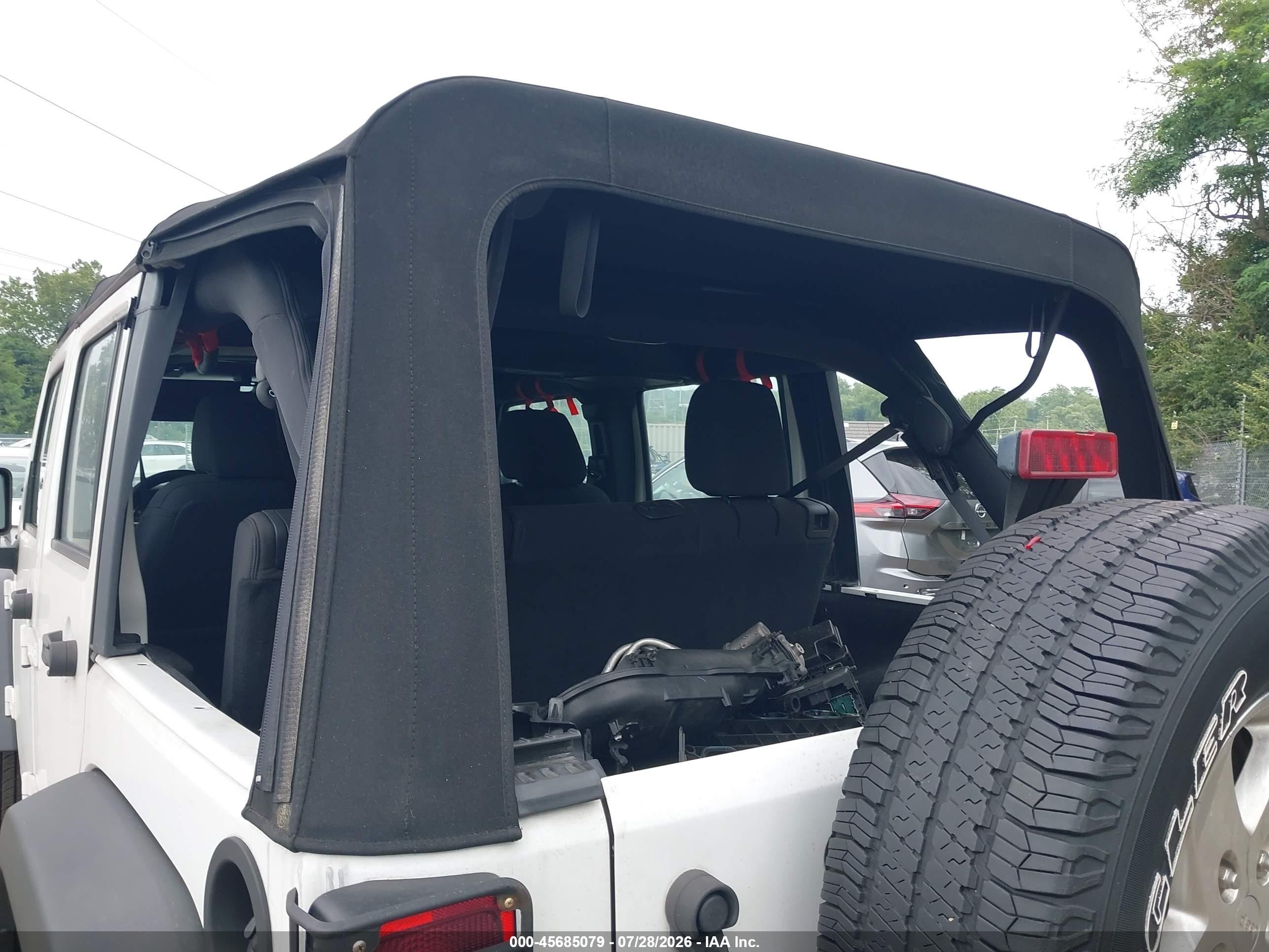 2015 Jeep Wrangler Unlimited Sport White vin: 1C4BJWDG6FL518041