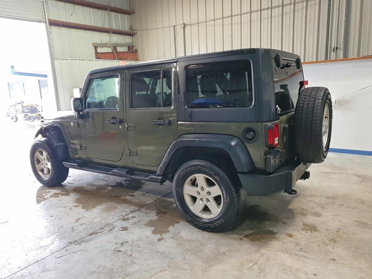 2015 Jeep Wrangler Unlimited Sport Green vin: 1C4BJWDG6FL586243