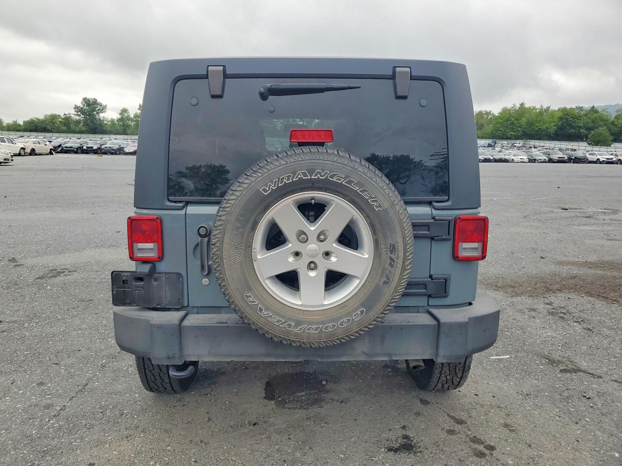 2015 Jeep Wrangler Unlimited Sport Gray vin: 1C4BJWDG6FL666285