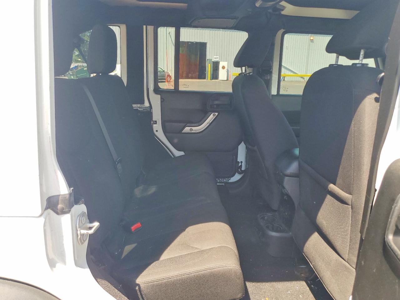 2015 Jeep Wrangler Unlimited Sport White vin: 1C4BJWDG6FL684916