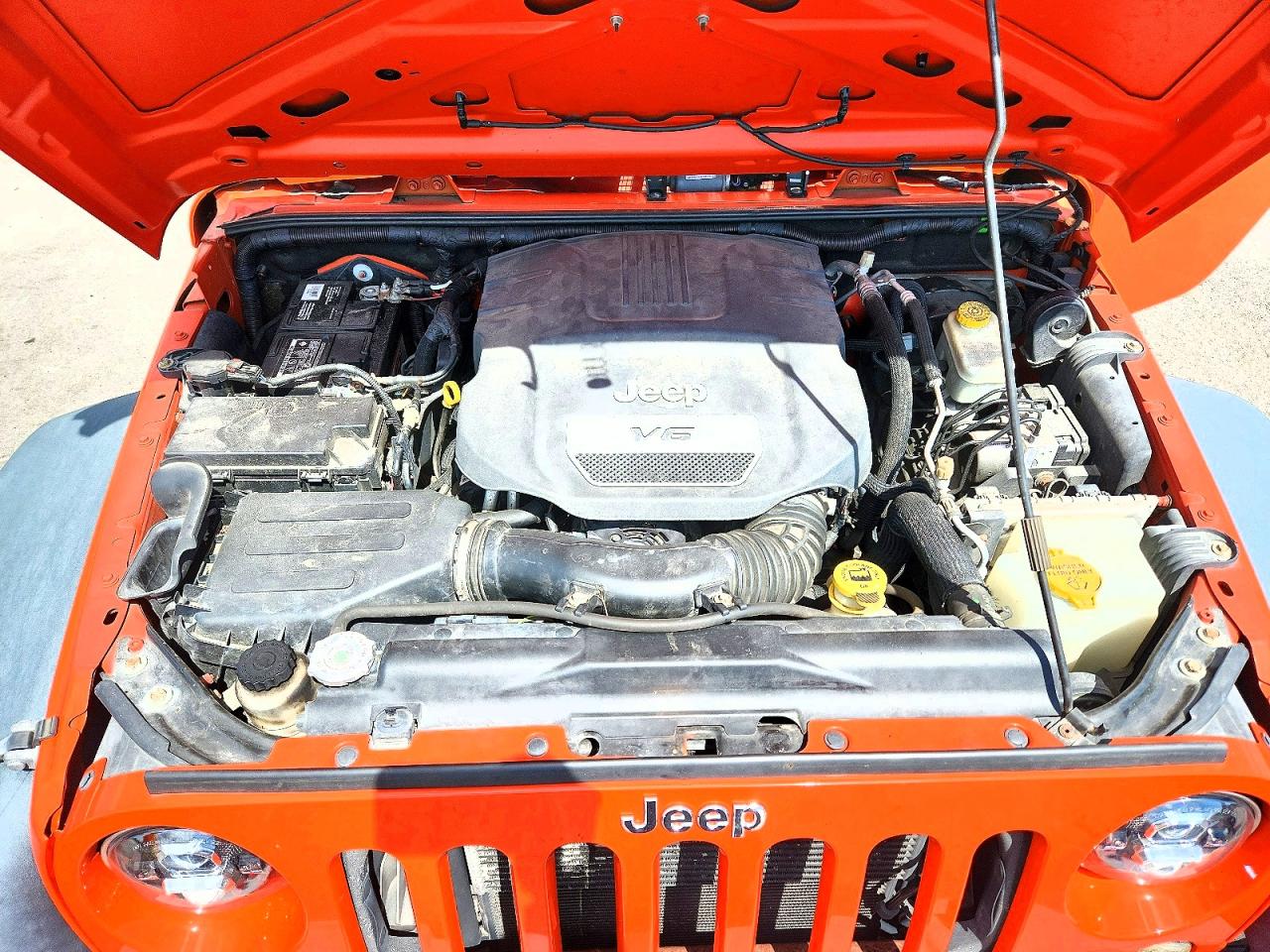 2015 Jeep Wrangler Unlimited Sport Оранжевый vin: 1C4BJWDG6FL689615