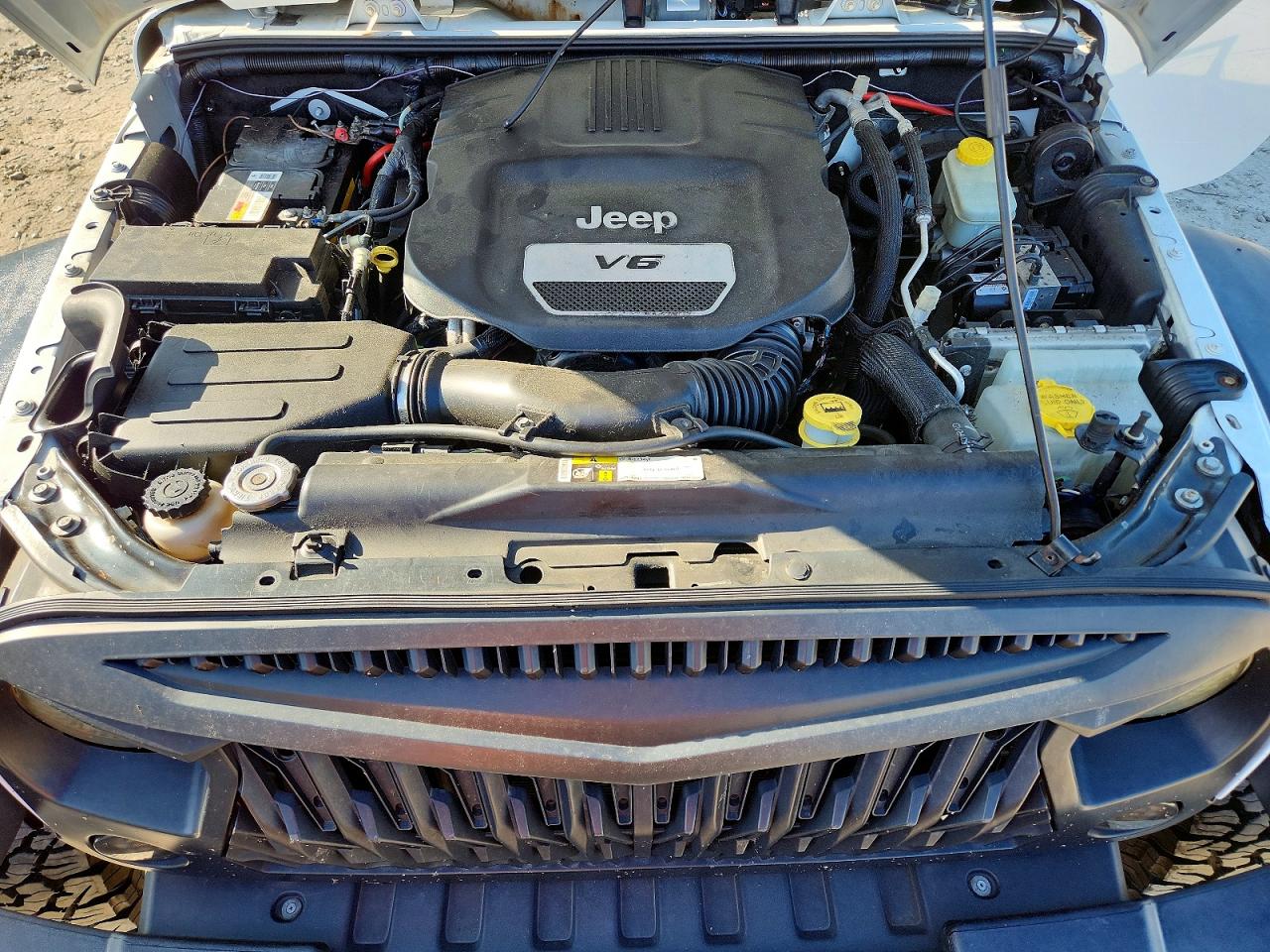 2015 Jeep Wrangler Unlimited Sport White vin: 1C4BJWDG6FL705280