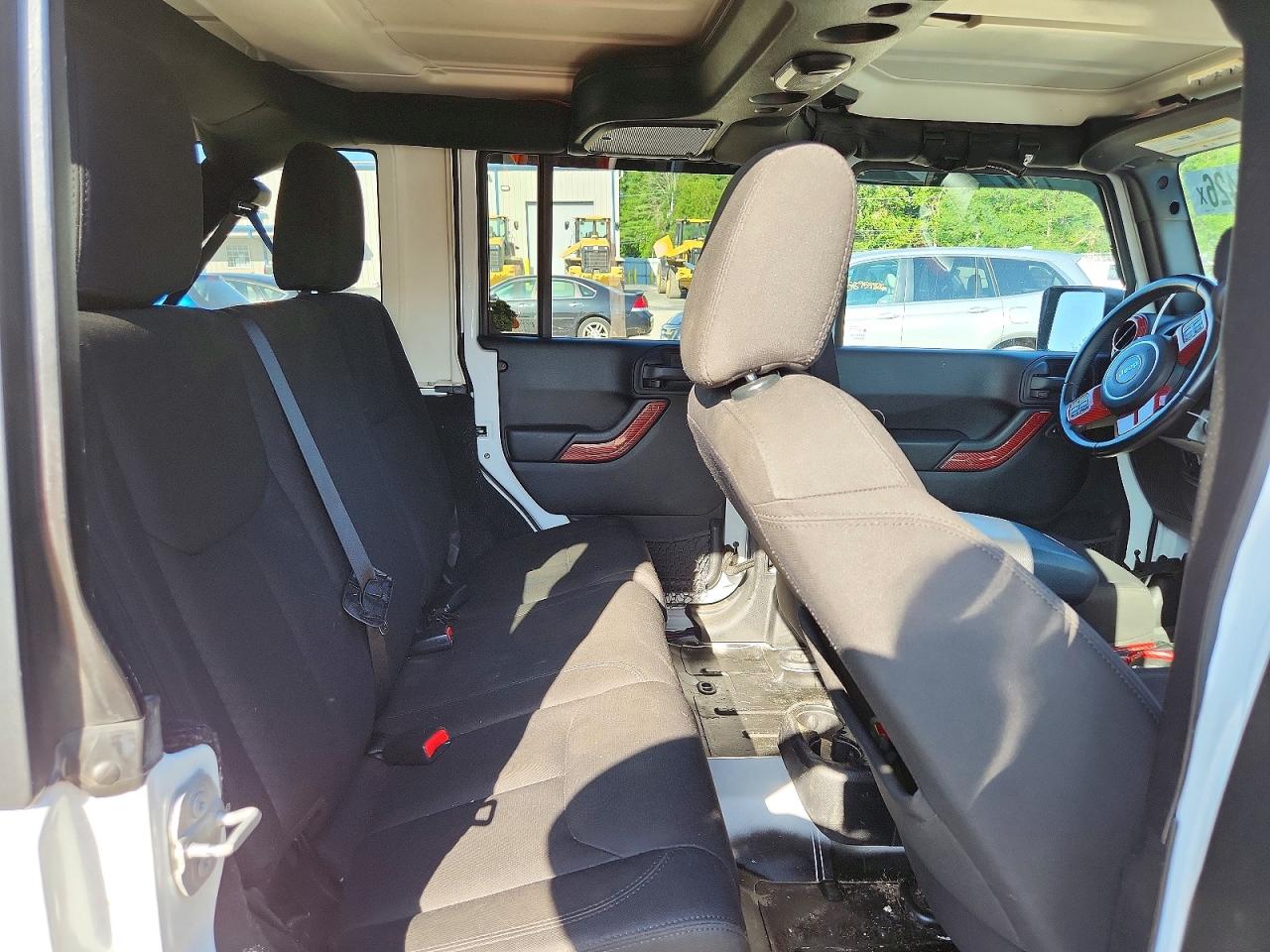 2015 Jeep Wrangler Unlimited Sport White vin: 1C4BJWDG6FL705280