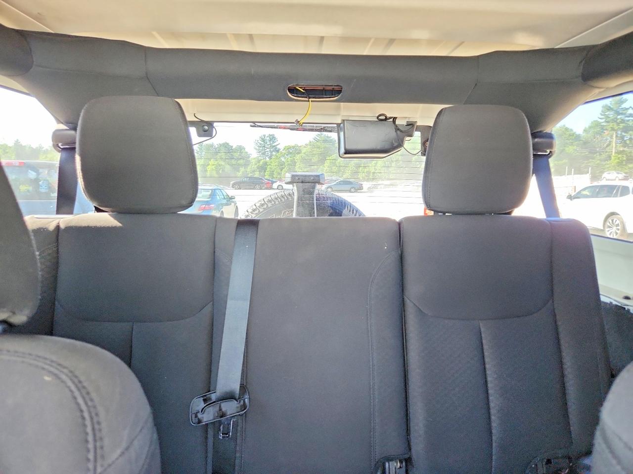 2015 Jeep Wrangler Unlimited Sport White vin: 1C4BJWDG6FL705280
