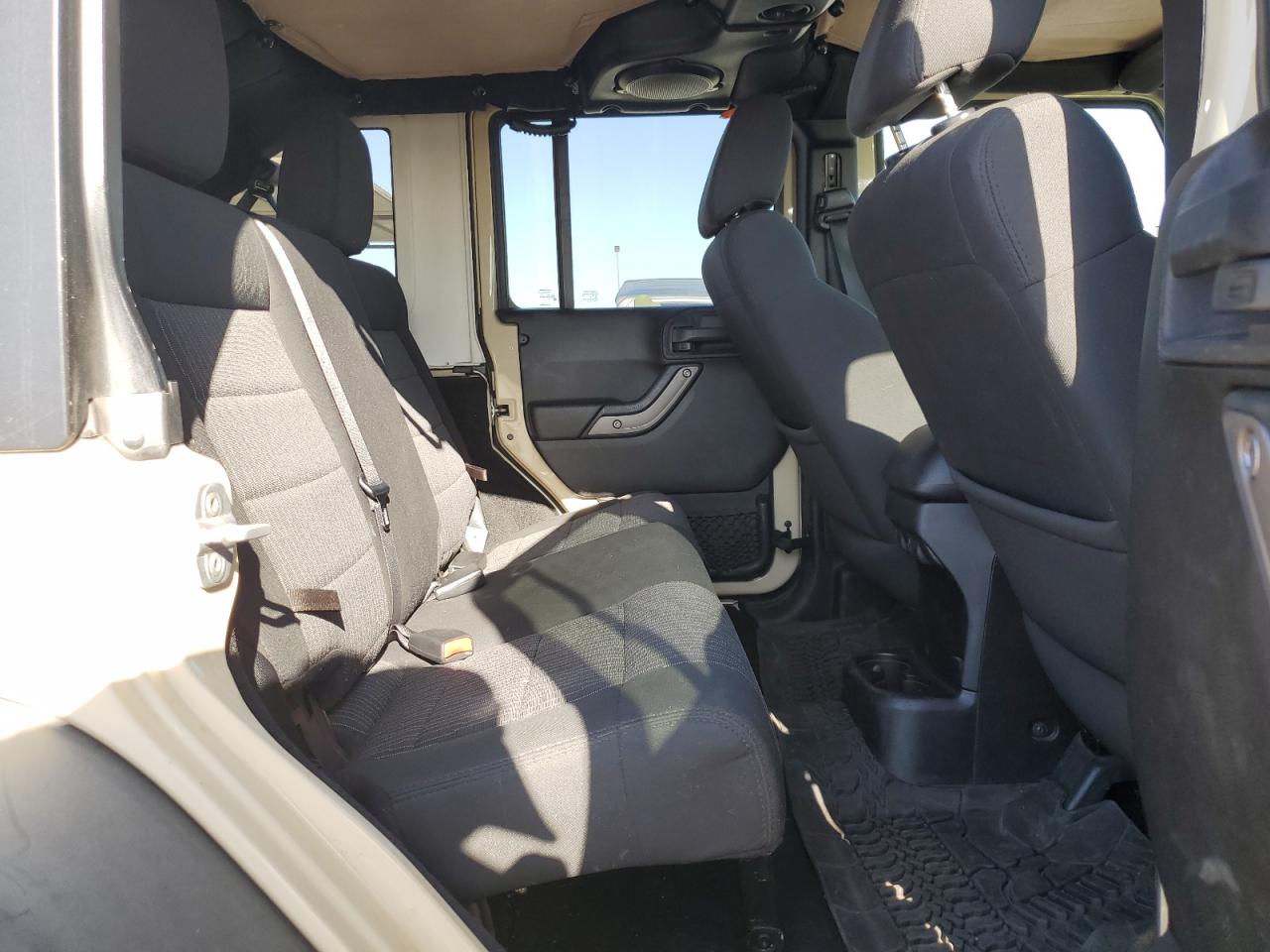 2012 Jeep Wrangler Unlimited Sport Cream vin: 1C4BJWDG7CL103001