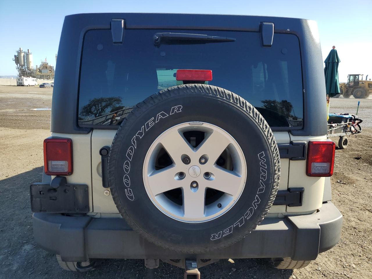 2012 Jeep Wrangler Unlimited Sport Cream vin: 1C4BJWDG7CL103001
