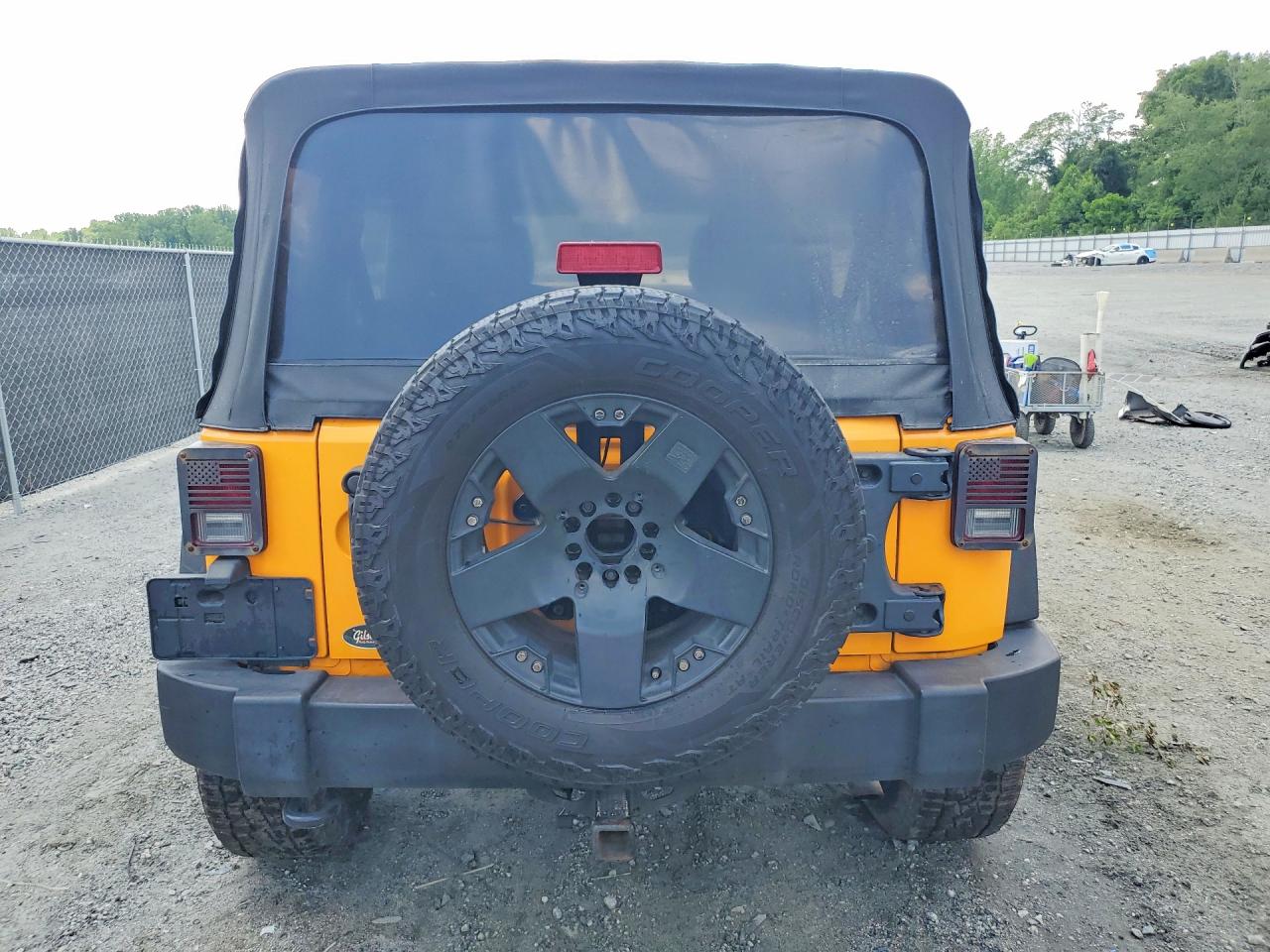 2012 Jeep Wrangler Unlimited Sport Yellow vin: 1C4BJWDG7CL120428