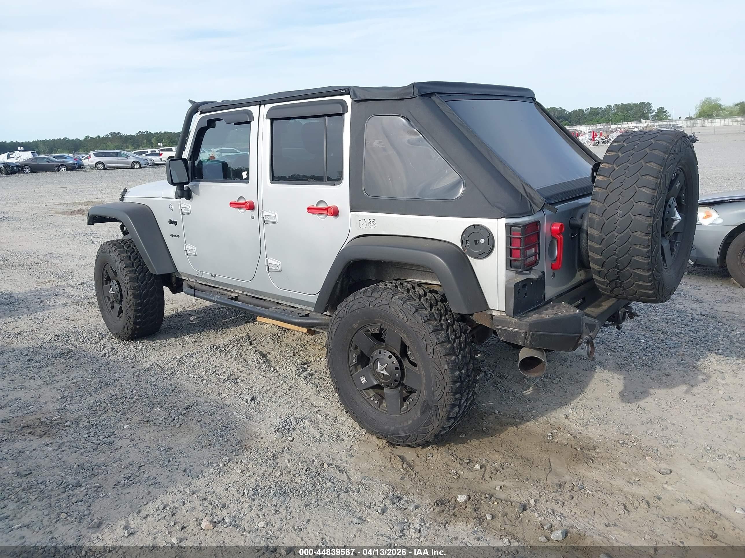 2012 Jeep Wrangler Unlimited Sport Silver vin: 1C4BJWDG7CL284519