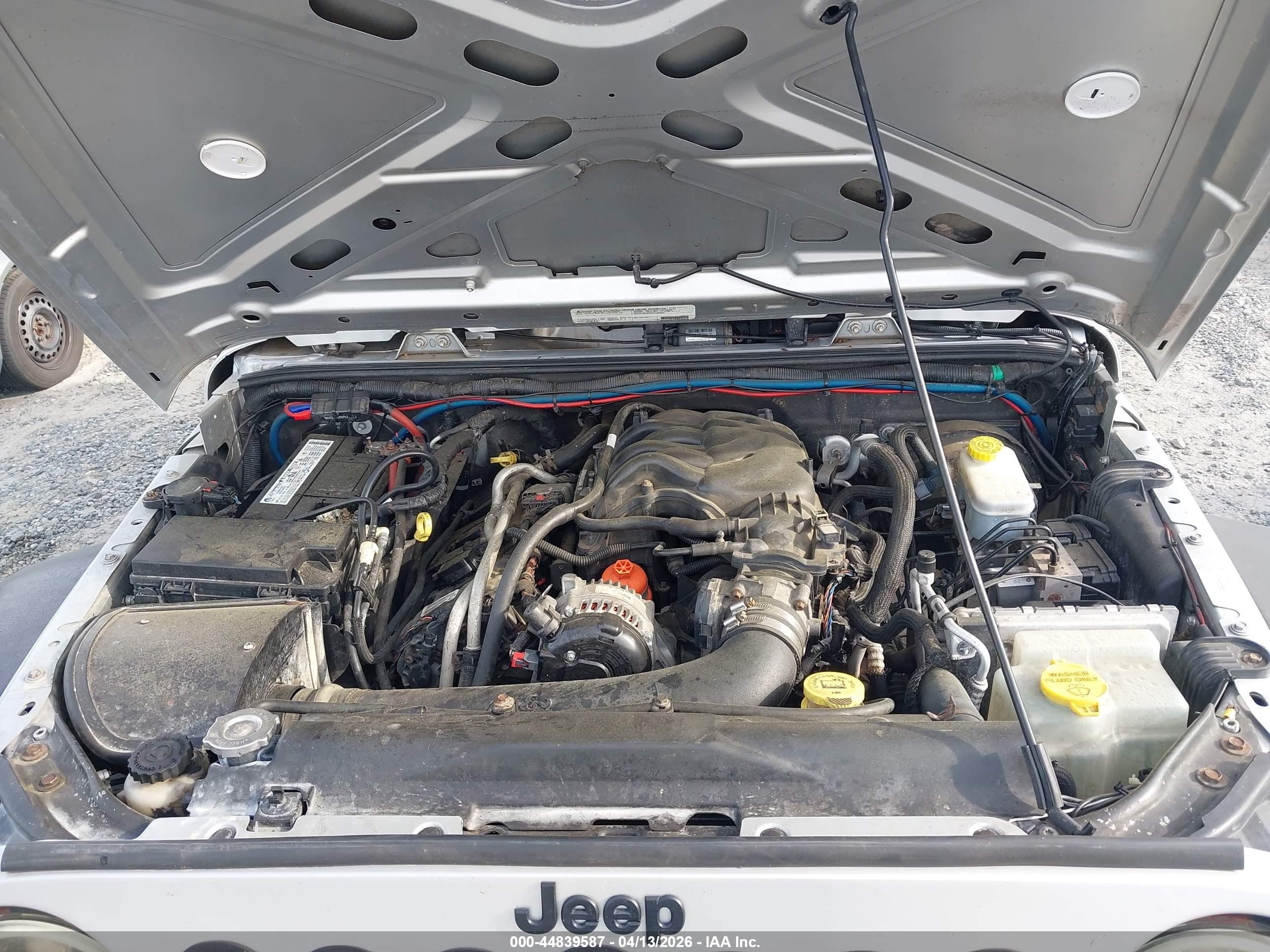 2012 Jeep Wrangler Unlimited Sport Silver vin: 1C4BJWDG7CL284519