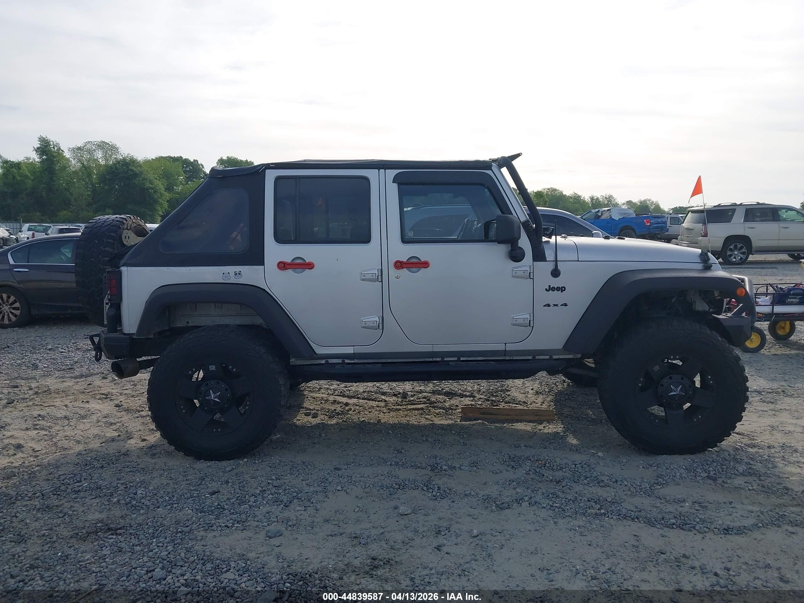 2012 Jeep Wrangler Unlimited Sport Silver vin: 1C4BJWDG7CL284519