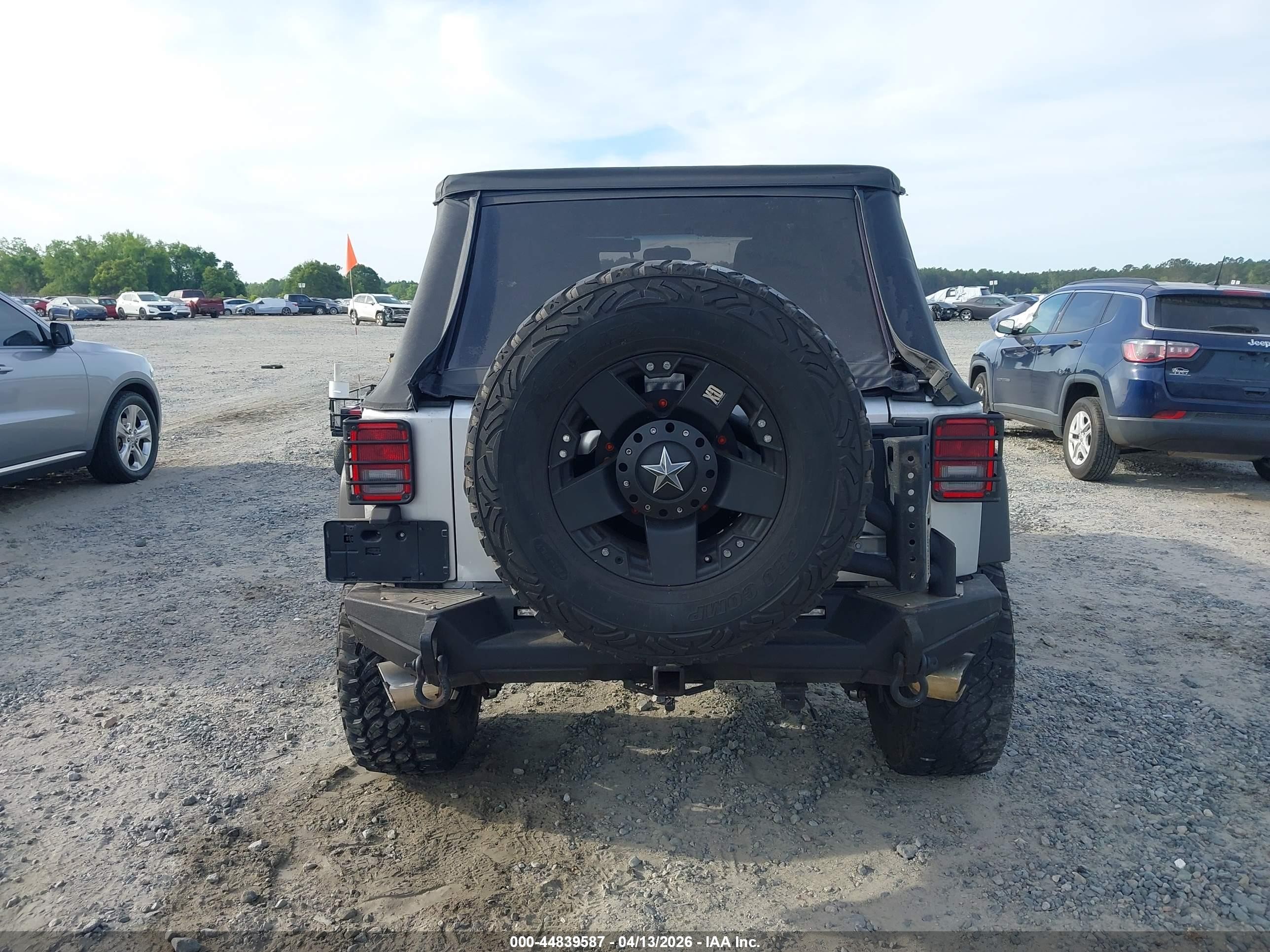 2012 Jeep Wrangler Unlimited Sport Silver vin: 1C4BJWDG7CL284519