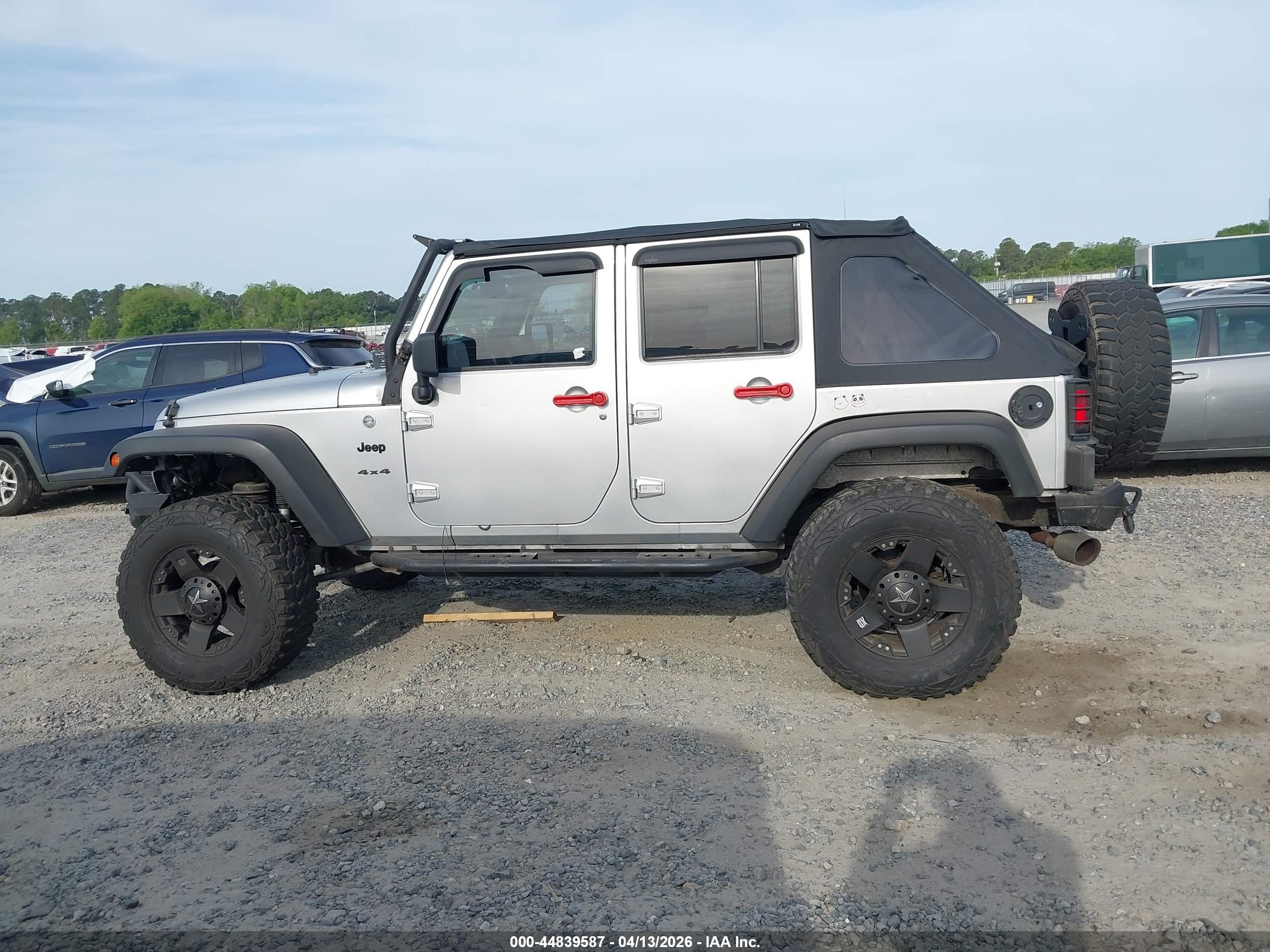 2012 Jeep Wrangler Unlimited Sport Silver vin: 1C4BJWDG7CL284519