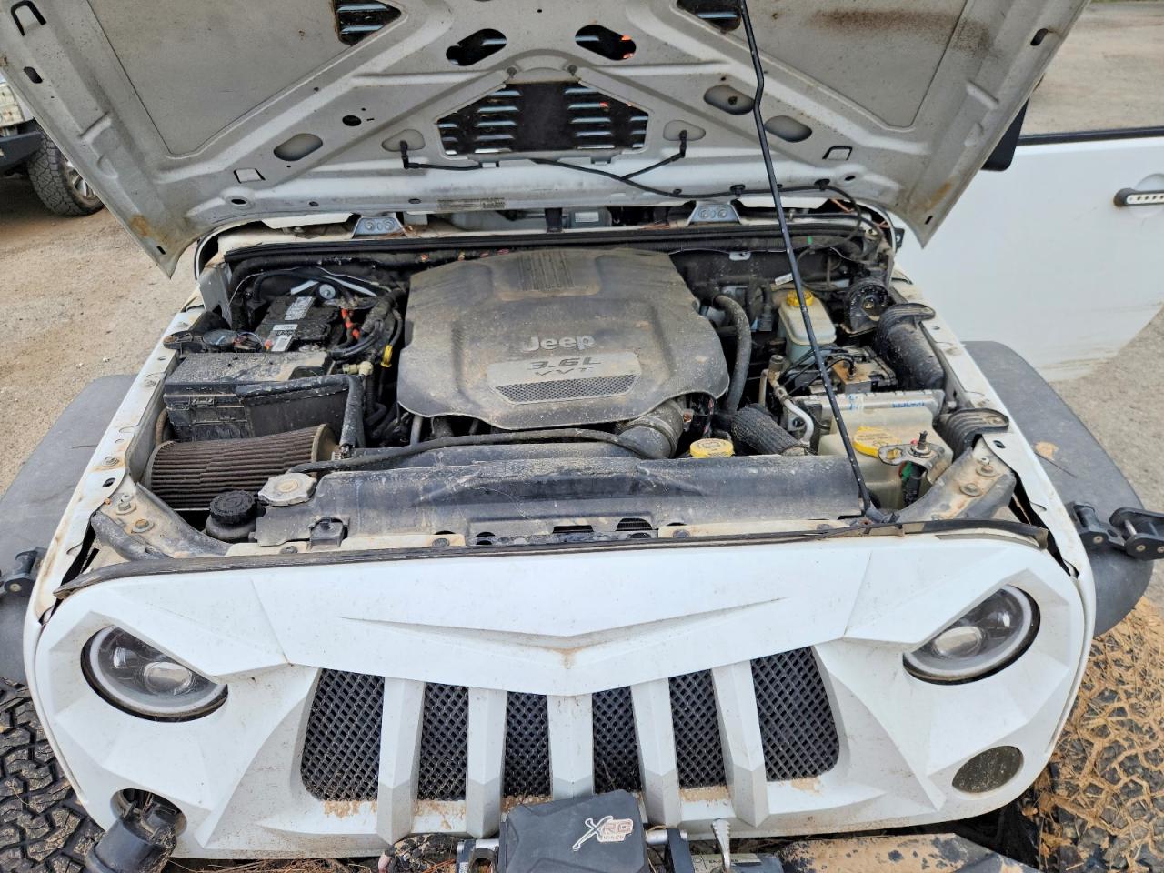 2013 Jeep Wrangler Unlimited White vin: 1C4BJWDG7DL554138