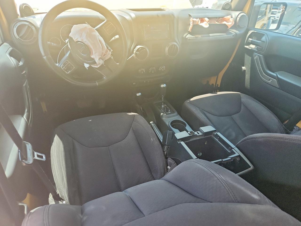 2013 Jeep Wrangler Unlimited Sport Tan vin: 1C4BJWDG7DL666826