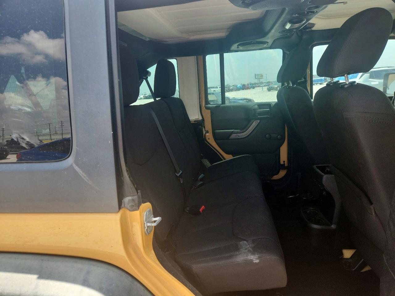 2013 Jeep Wrangler Unlimited Sport Tan vin: 1C4BJWDG7DL666826