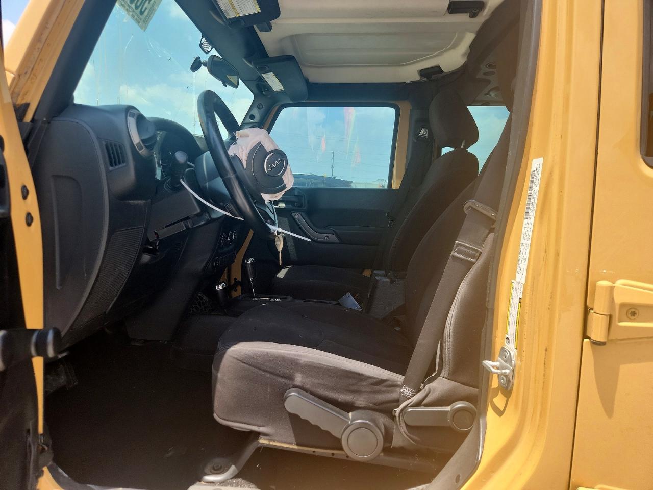 2013 Jeep Wrangler Unlimited Sport Tan vin: 1C4BJWDG7DL666826