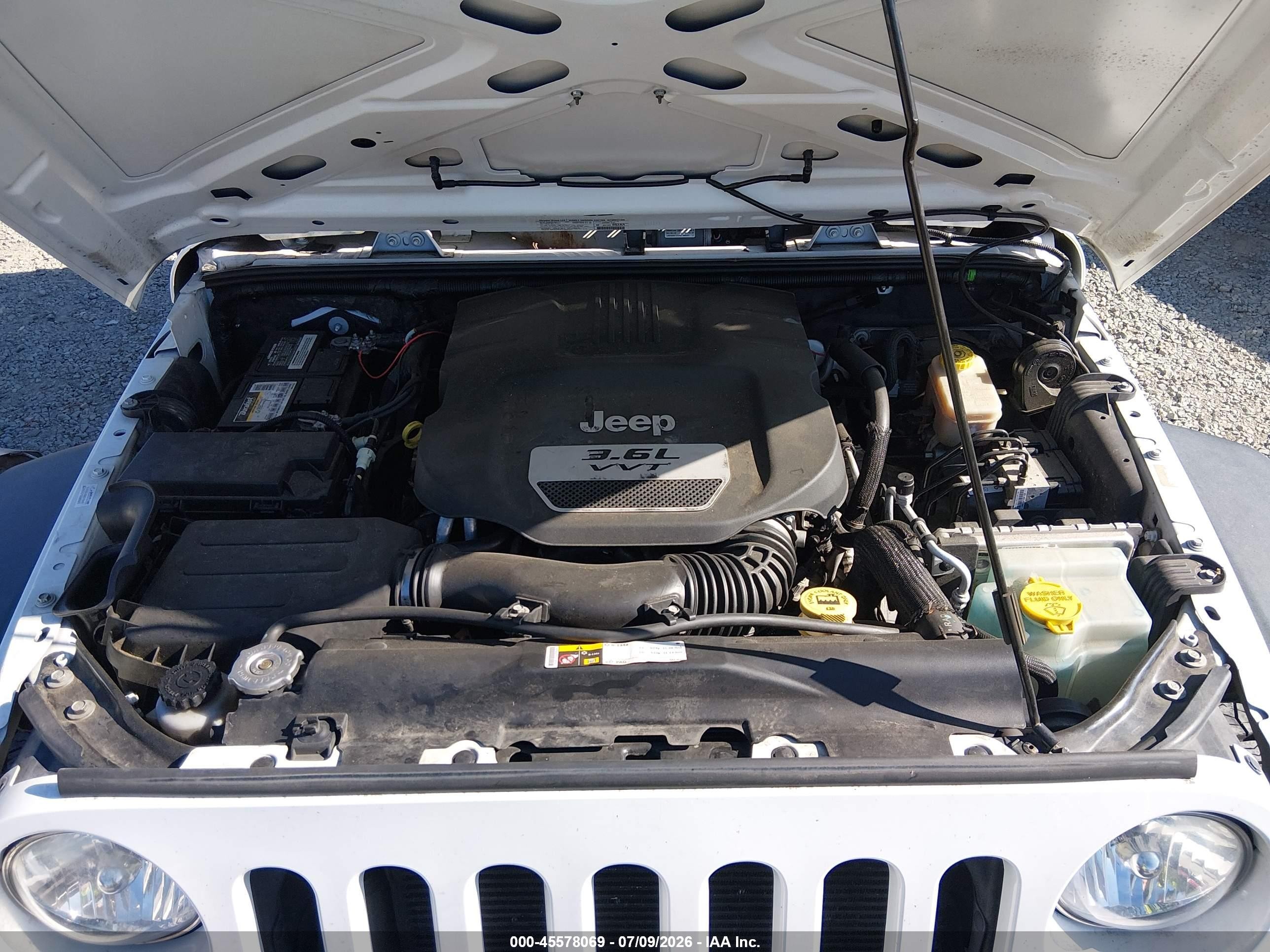 2013 Jeep Wrangler Unlimited Sport White vin: 1C4BJWDG7DL697140