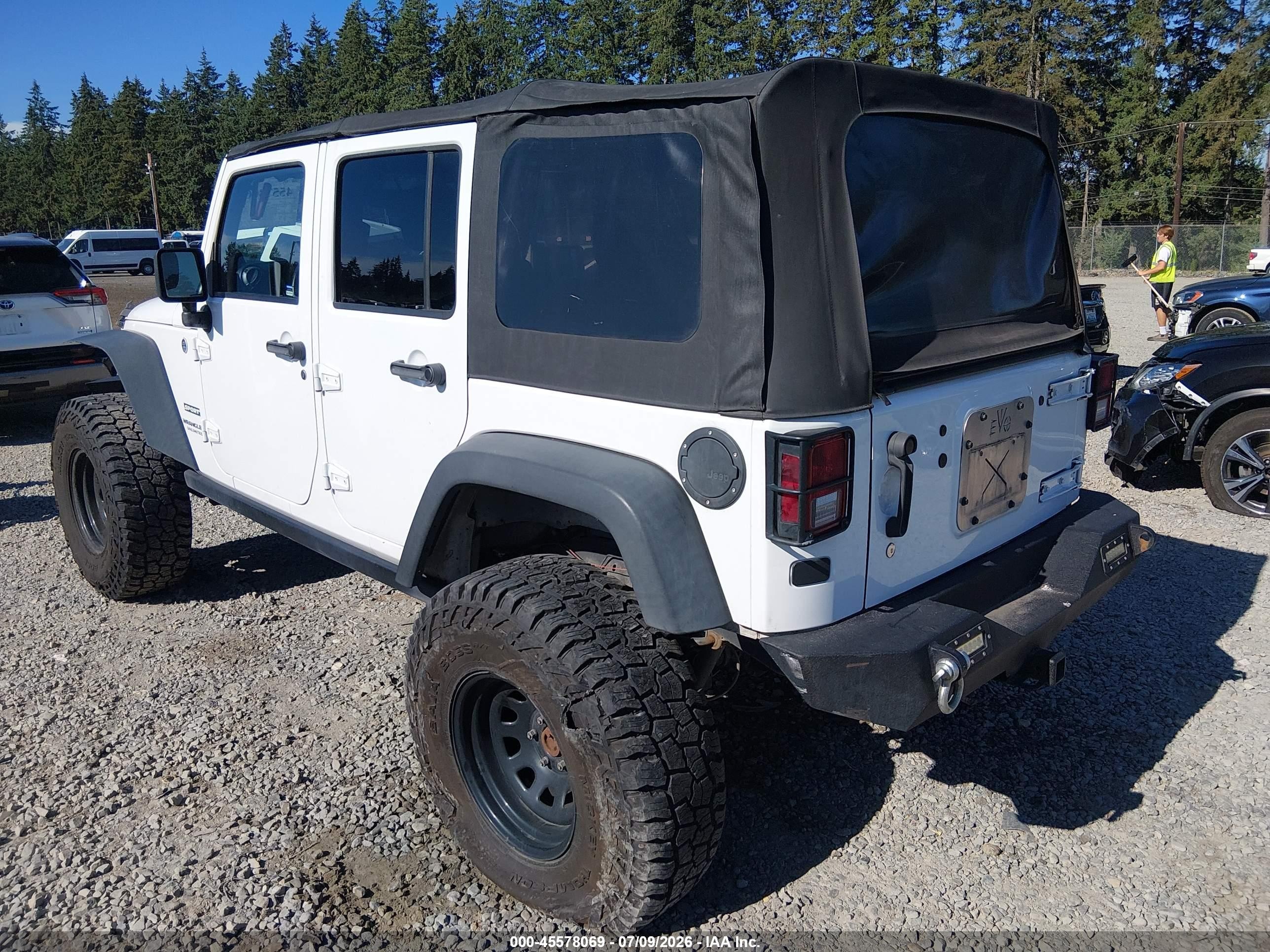 2013 Jeep Wrangler Unlimited Sport White vin: 1C4BJWDG7DL697140