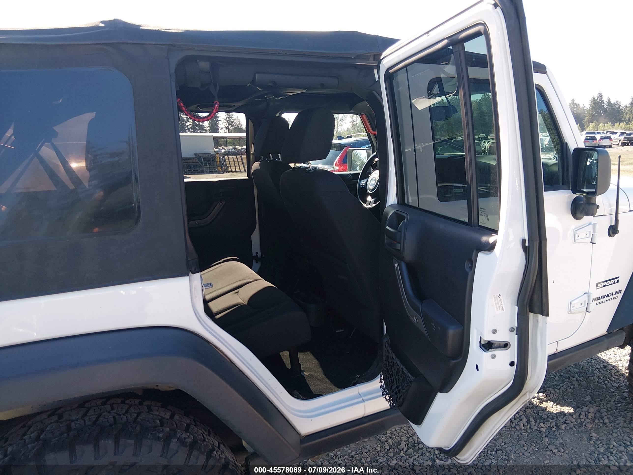 2013 Jeep Wrangler Unlimited Sport White vin: 1C4BJWDG7DL697140