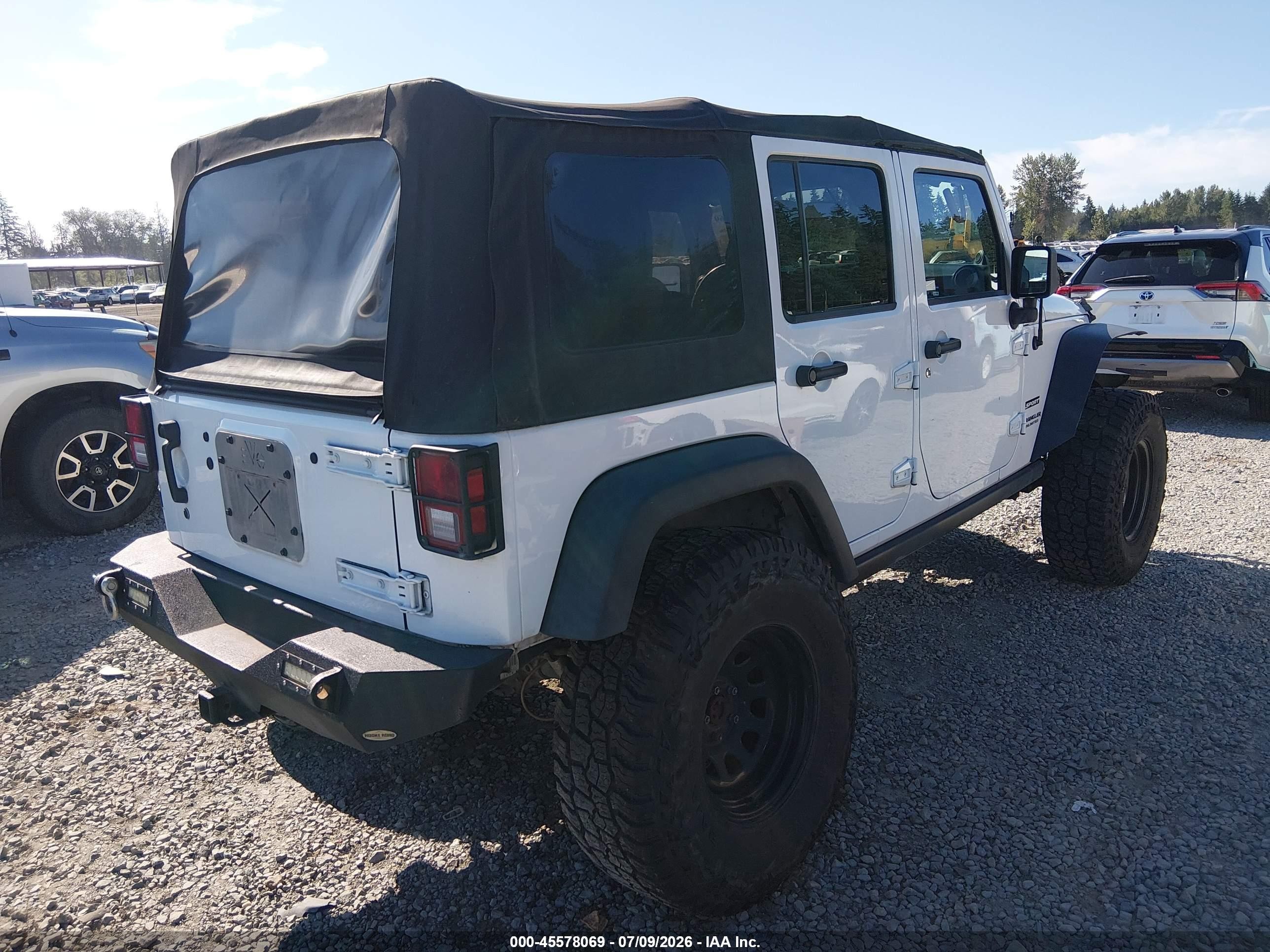 2013 Jeep Wrangler Unlimited Sport White vin: 1C4BJWDG7DL697140