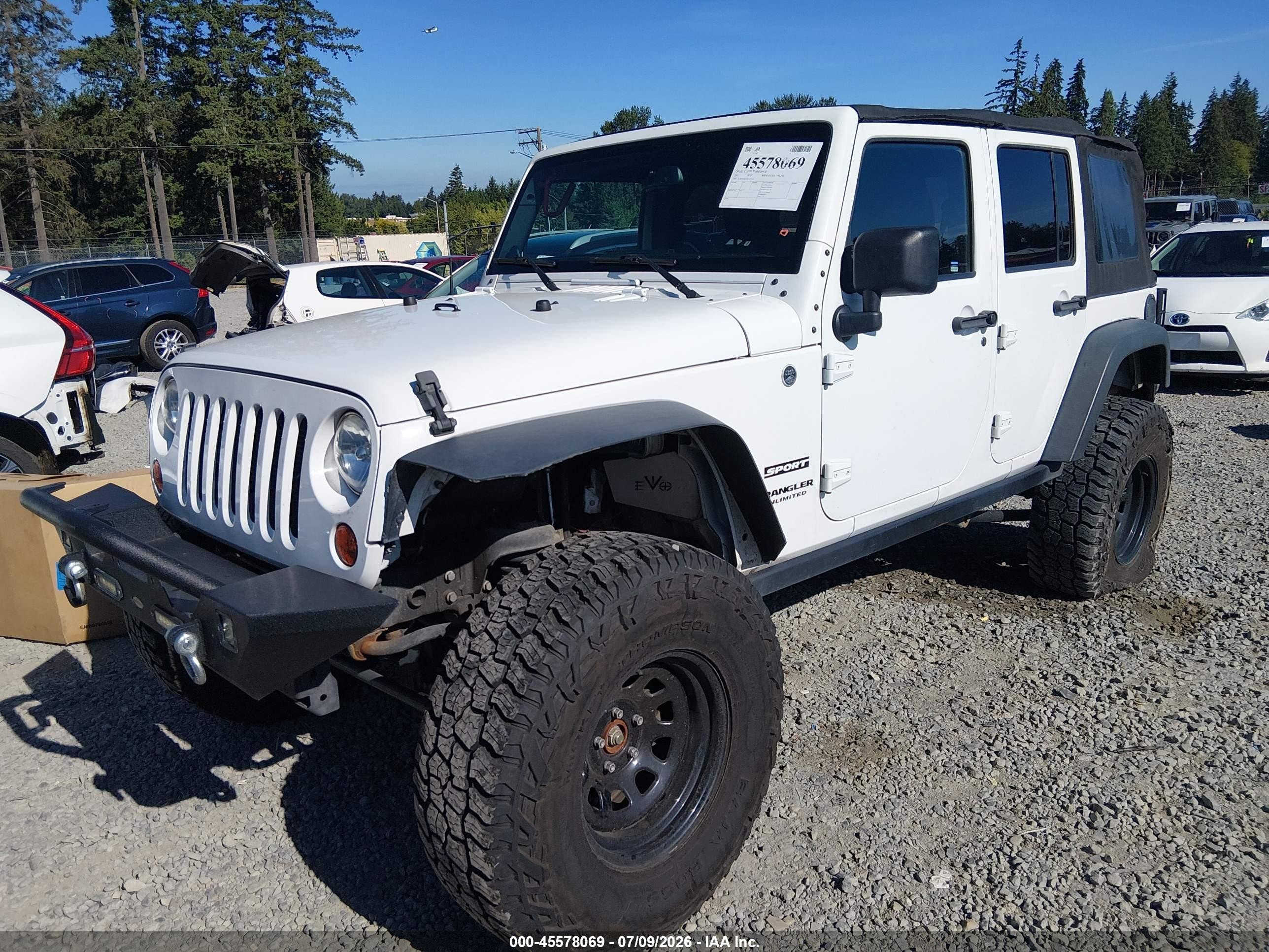 2013 Jeep Wrangler Unlimited Sport White vin: 1C4BJWDG7DL697140