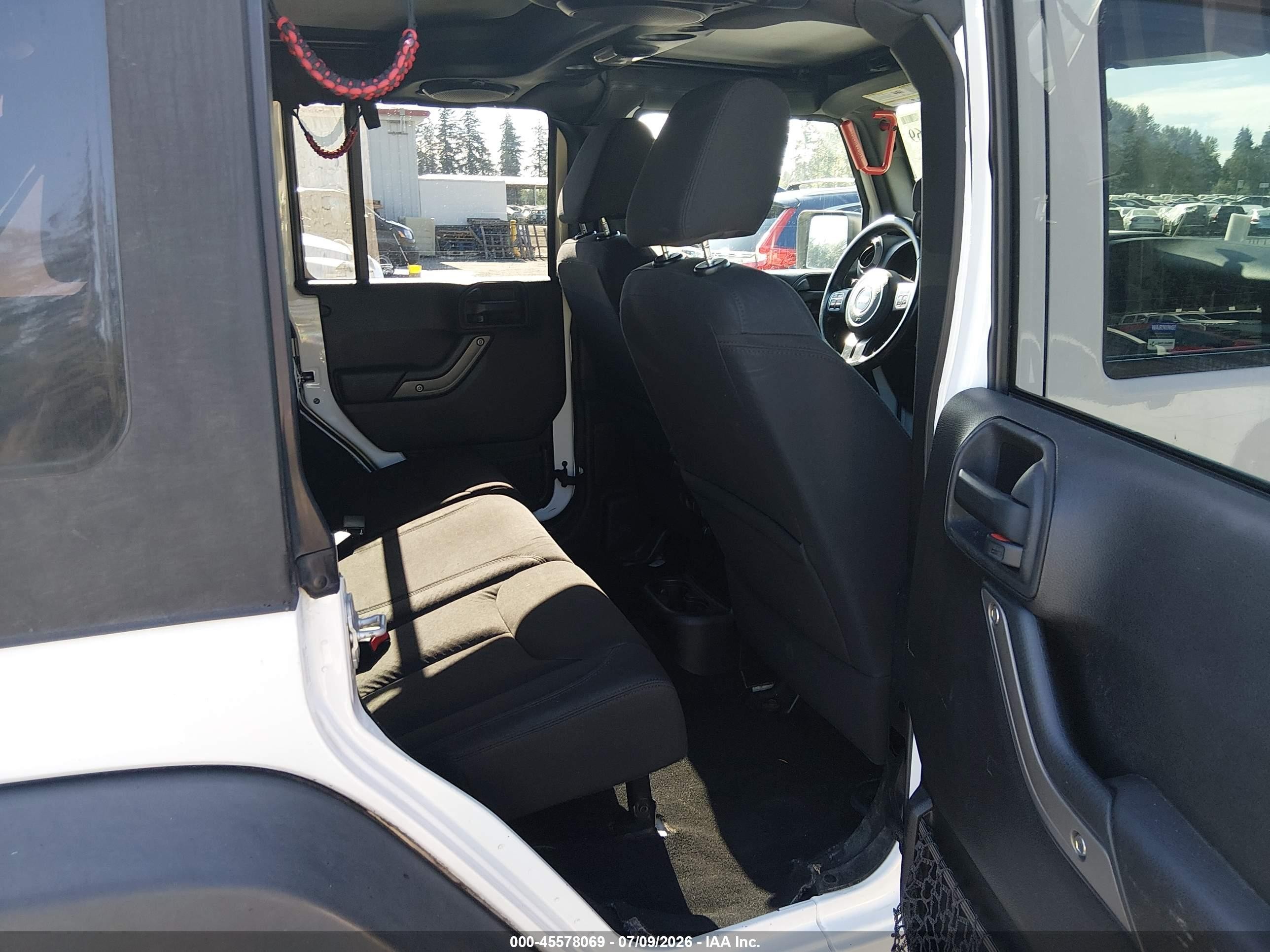 2013 Jeep Wrangler Unlimited Sport White vin: 1C4BJWDG7DL697140