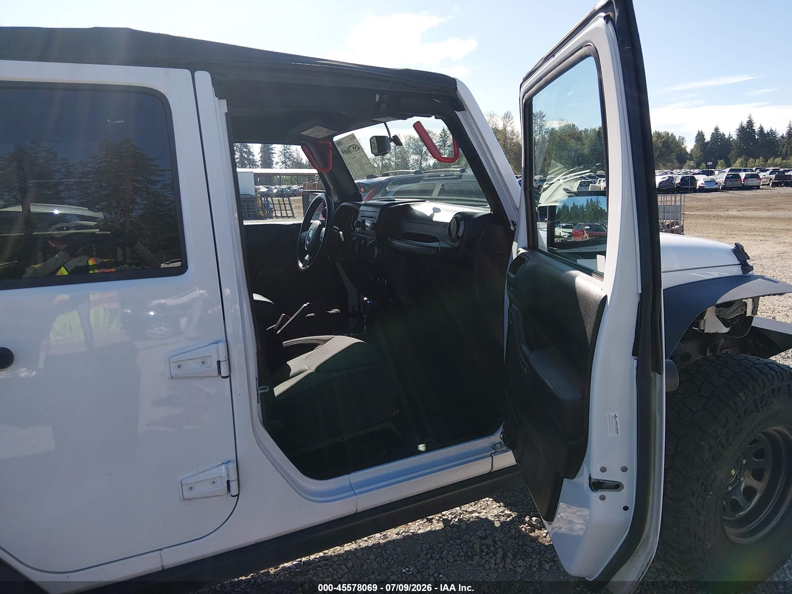 2013 Jeep Wrangler Unlimited Sport White vin: 1C4BJWDG7DL697140