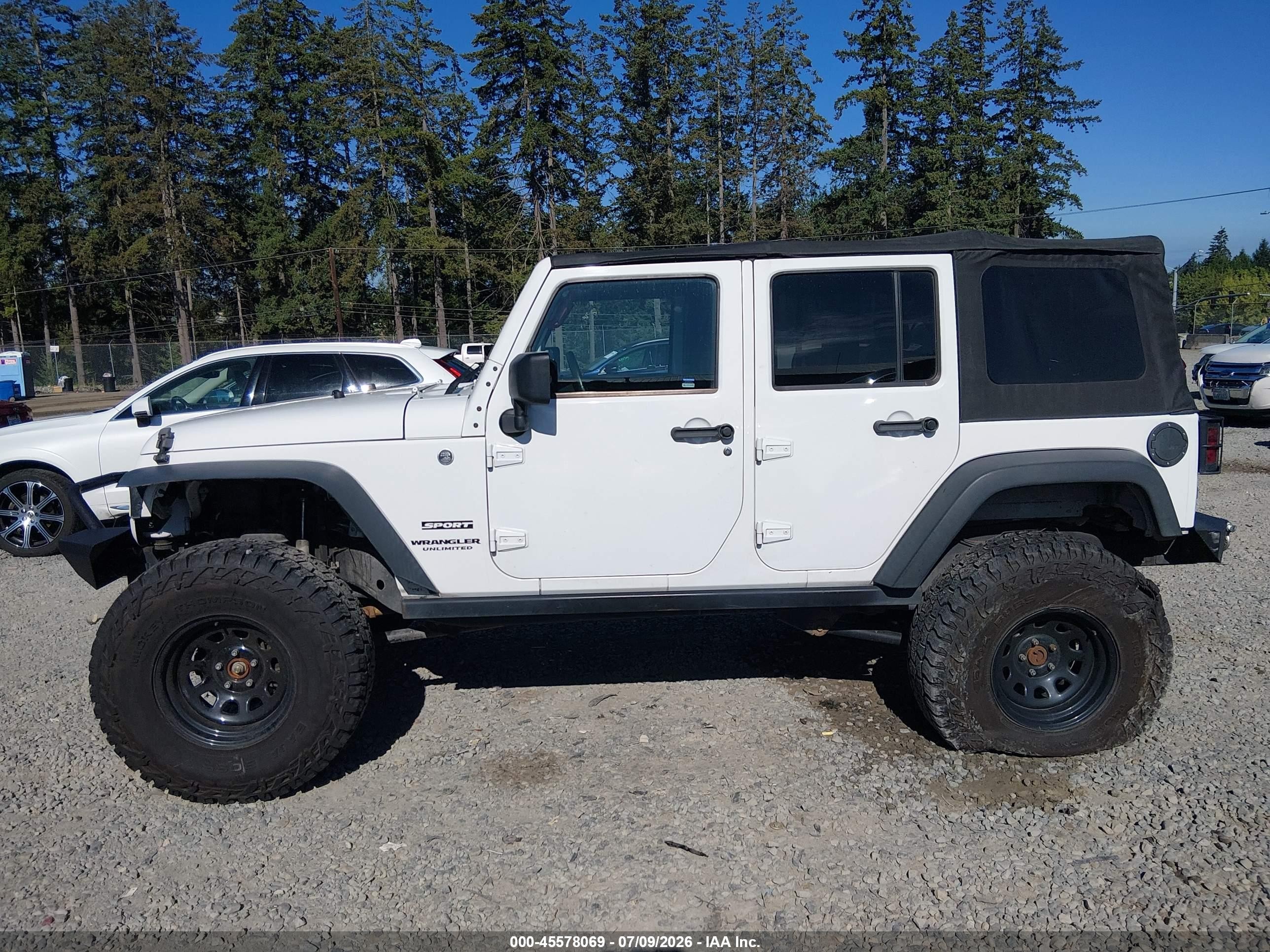 2013 Jeep Wrangler Unlimited Sport White vin: 1C4BJWDG7DL697140