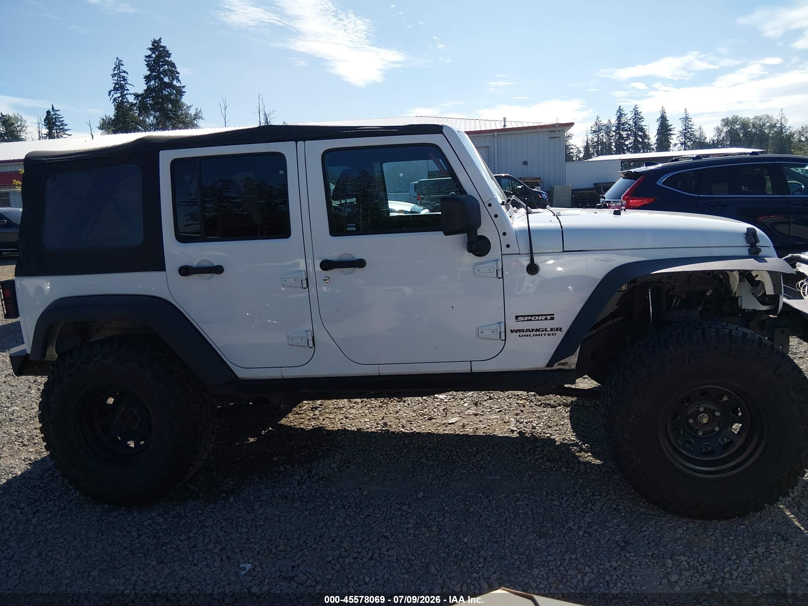 2013 Jeep Wrangler Unlimited Sport White vin: 1C4BJWDG7DL697140