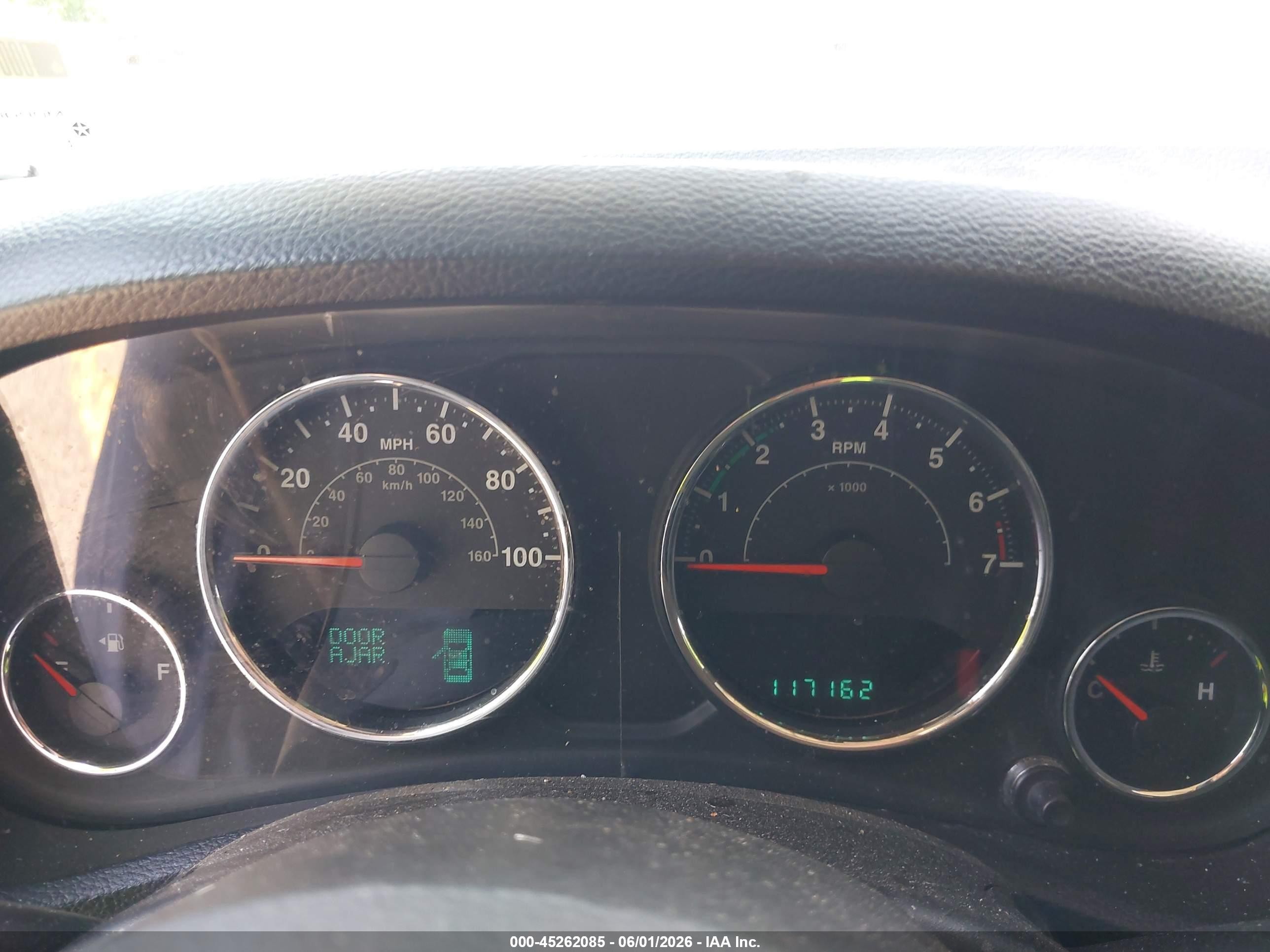 2014 Jeep Wrangler Unlimited Sport Silver vin: 1C4BJWDG7EL103437