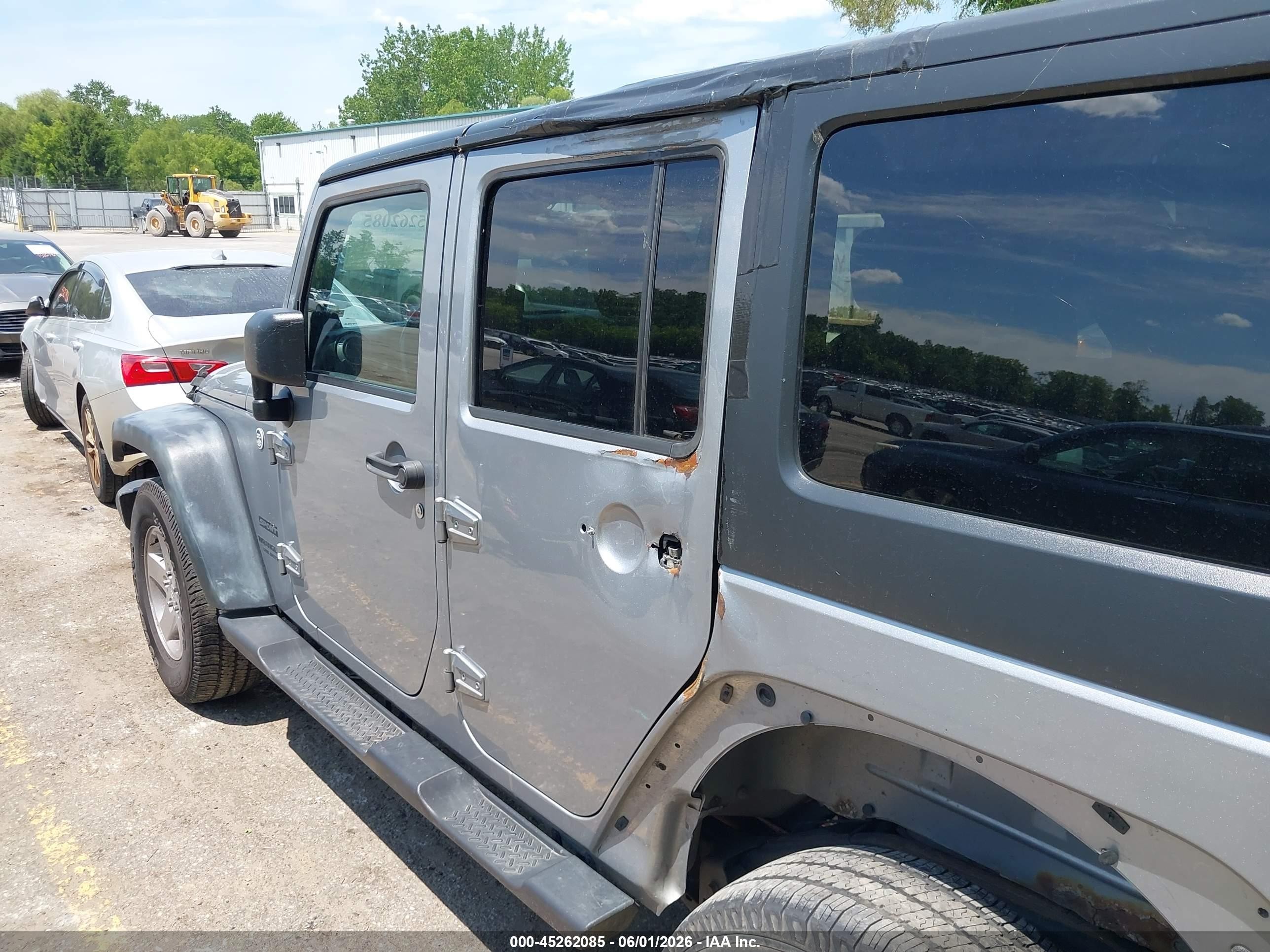 2014 Jeep Wrangler Unlimited Sport Silver vin: 1C4BJWDG7EL103437
