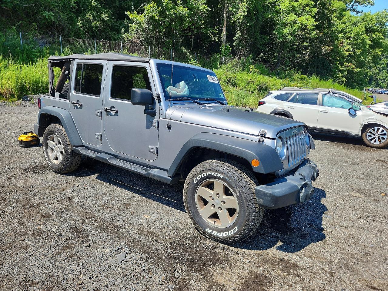 2014 Jeep Wrangler Unlimited Sport Silver vin: 1C4BJWDG7EL120352