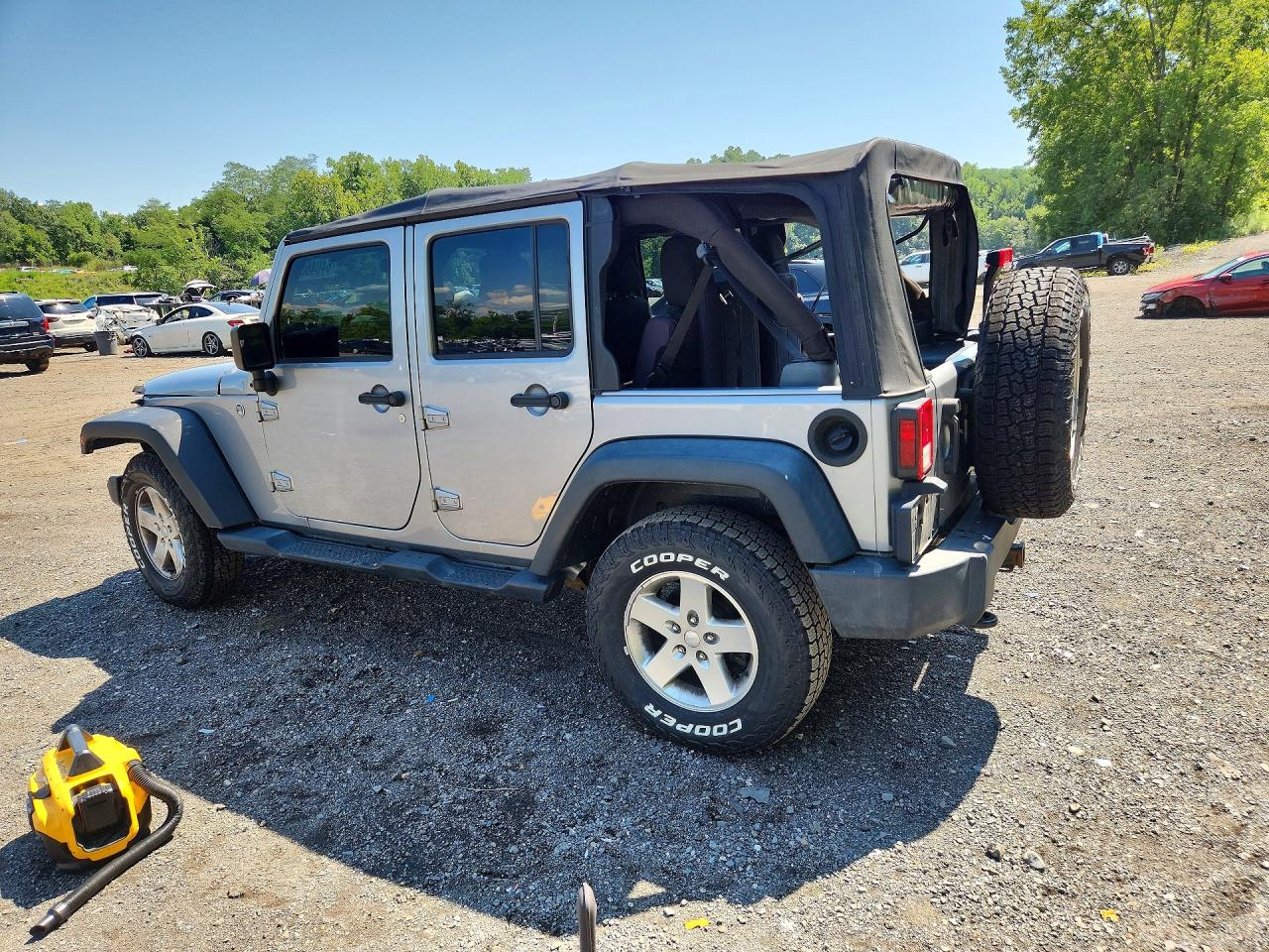2014 Jeep Wrangler Unlimited Sport Silver vin: 1C4BJWDG7EL120352