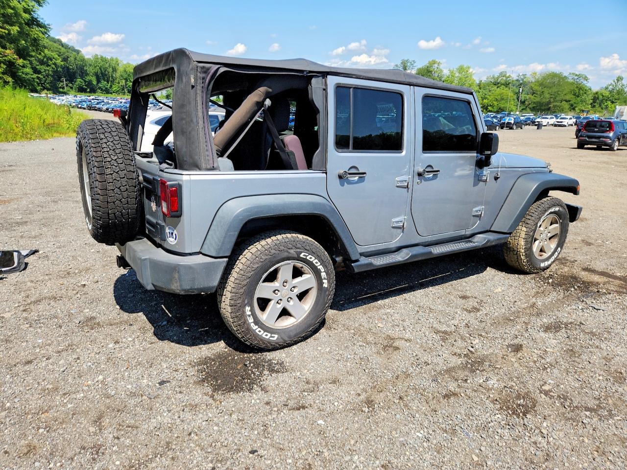 2014 Jeep Wrangler Unlimited Sport Silver vin: 1C4BJWDG7EL120352