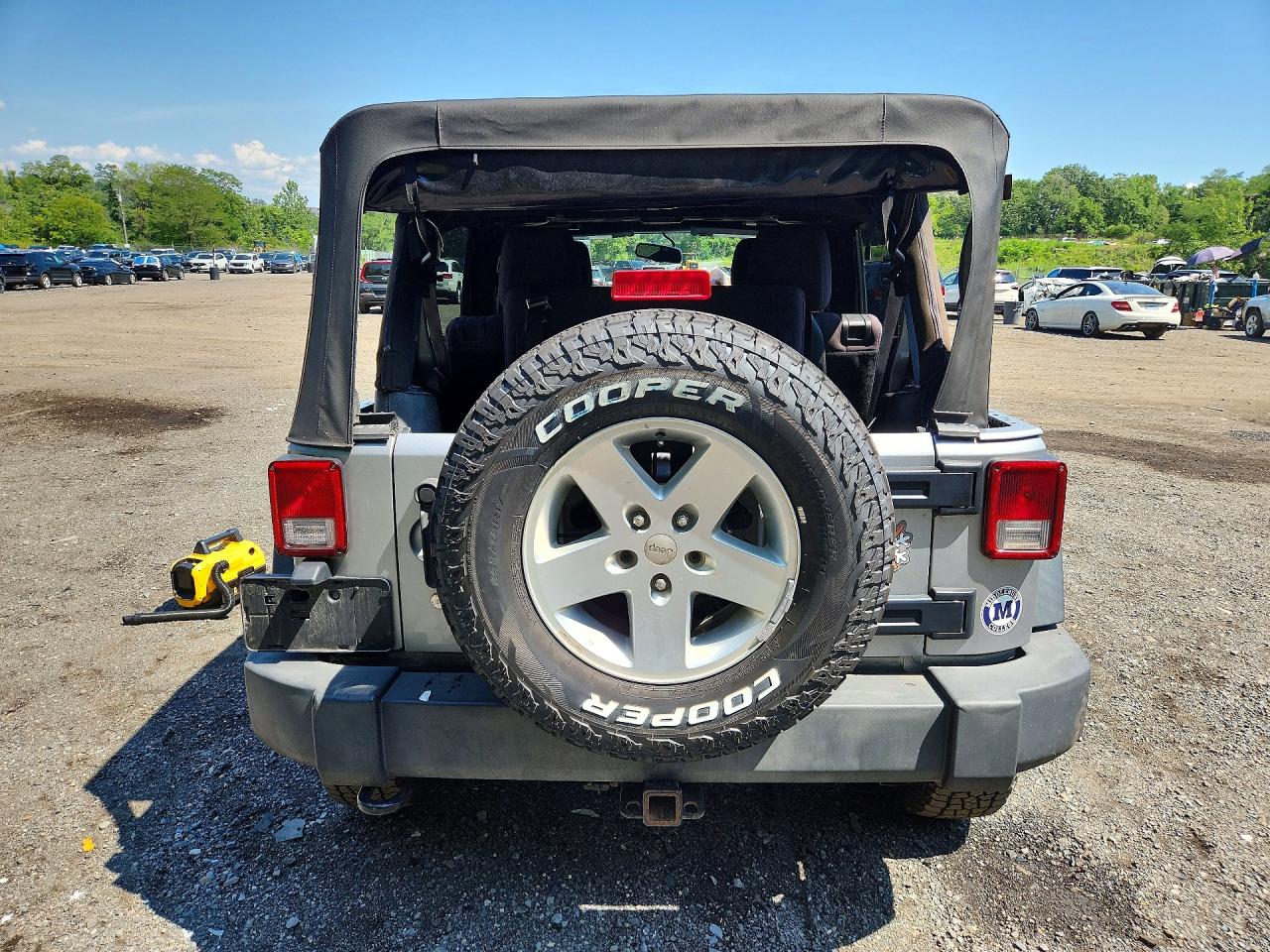 2014 Jeep Wrangler Unlimited Sport Silver vin: 1C4BJWDG7EL120352